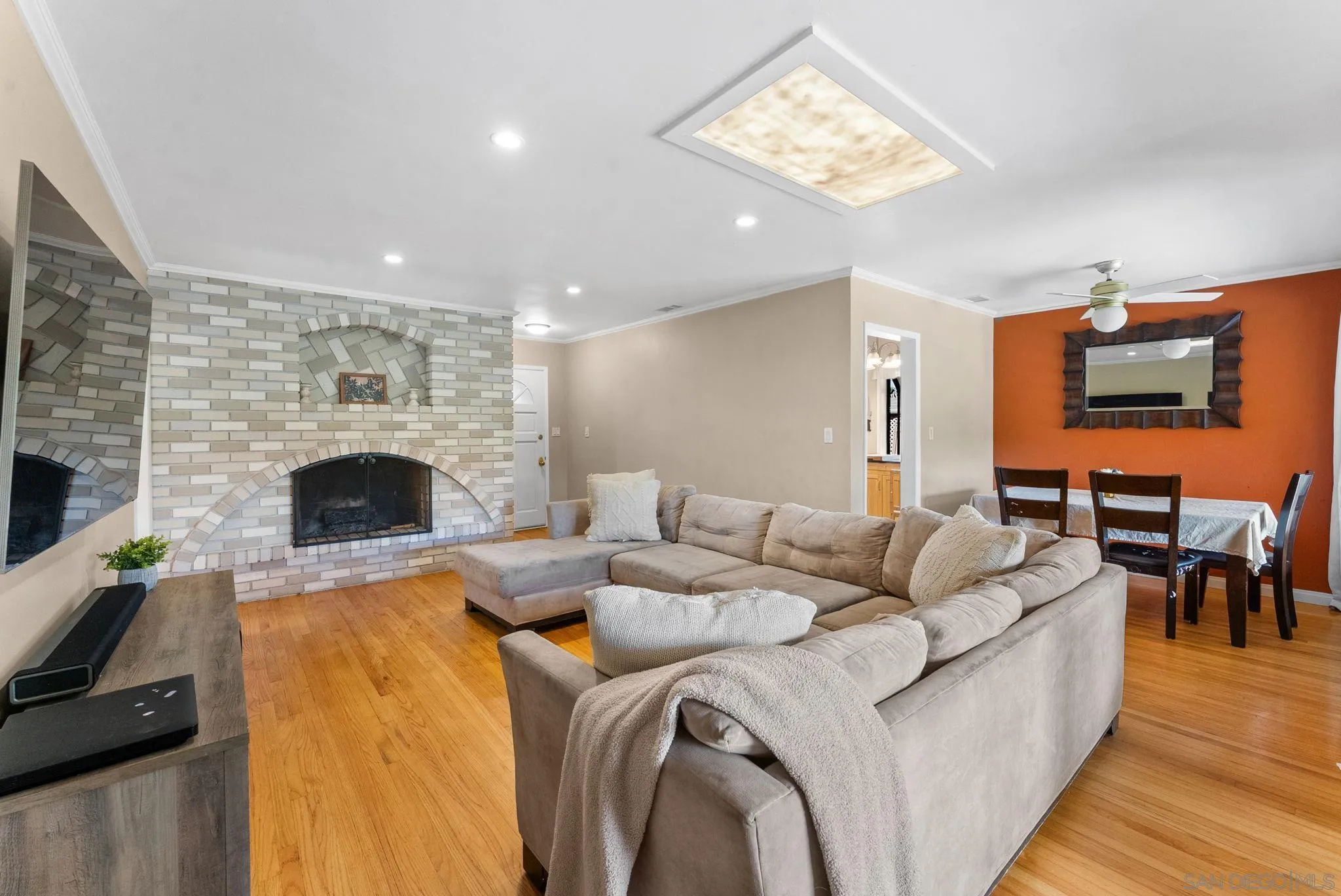 https://cdn.realtyfeed.com/cdn/127/260005178/143255491c15385674b3efae3738292a.webp