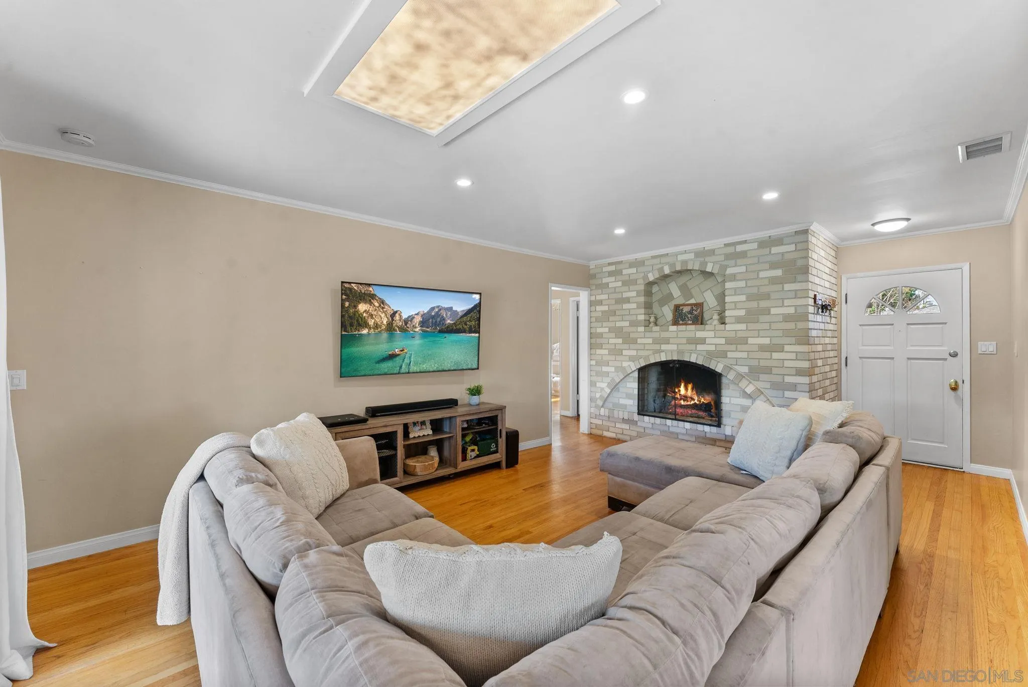 https://cdn.realtyfeed.com/cdn/127/260005178/16122e9fe46ed5658f46d5ab4fe86907.webp
