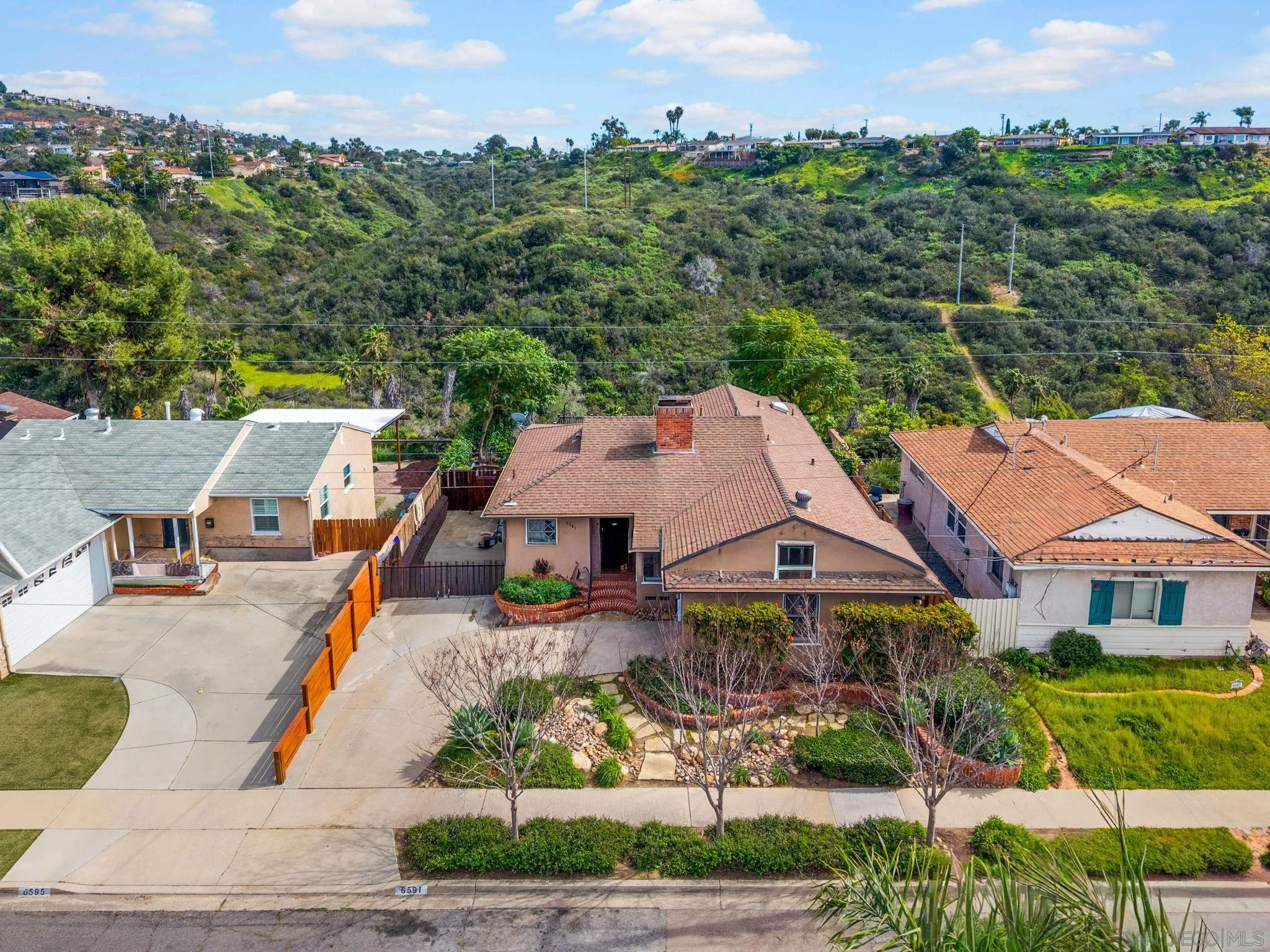 https://cdn.realtyfeed.com/cdn/127/260005178/1c11d8191236b4df12324b78f9b69f55.webp