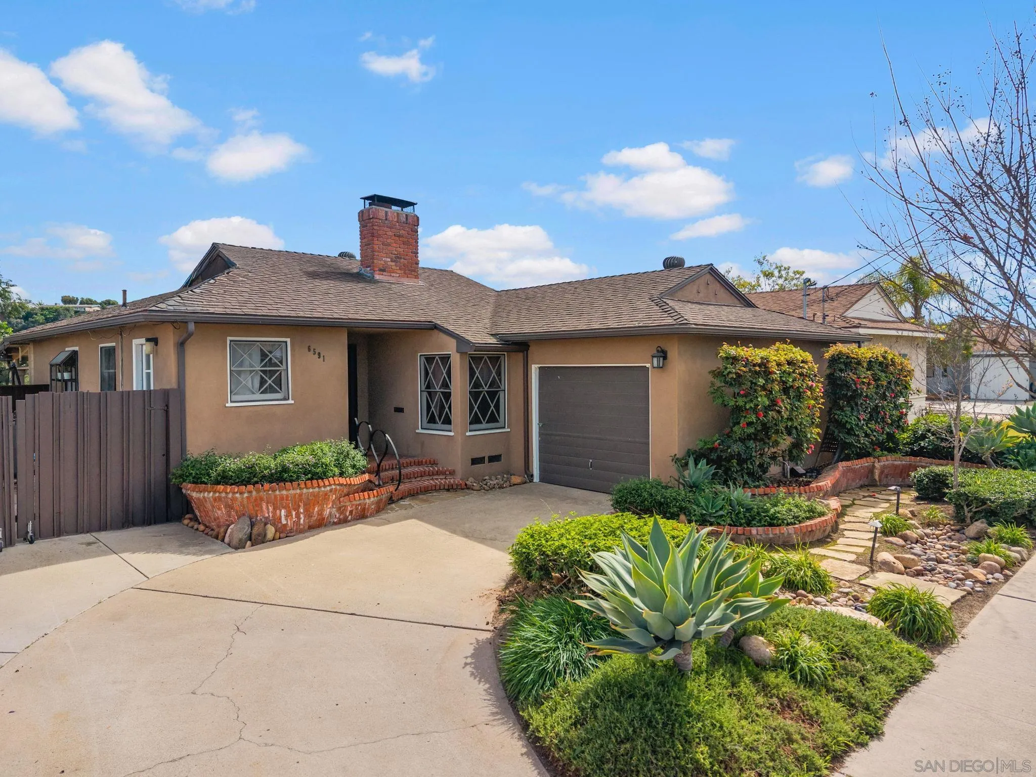 https://cdn.realtyfeed.com/cdn/127/260005178/1f5304762e1ef8712c2fe0612aa7b915.webp