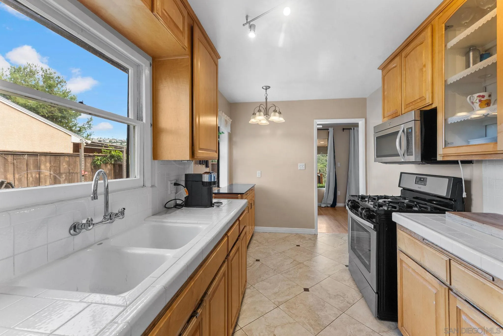 https://cdn.realtyfeed.com/cdn/127/260005178/4c67149ee10d16315b826fb56c03fb39.webp