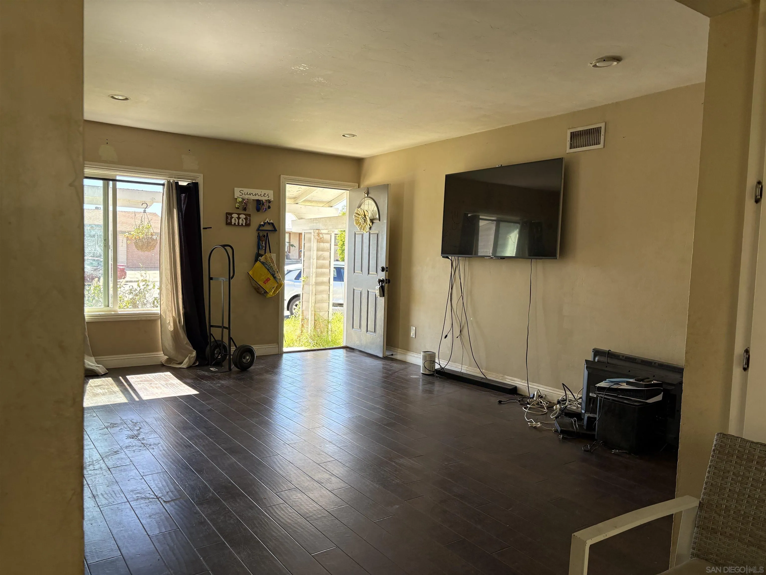 https://cdn.realtyfeed.com/cdn/127/260005179/702a34d15cc0ef3199eeb3fd4139ee49.webp