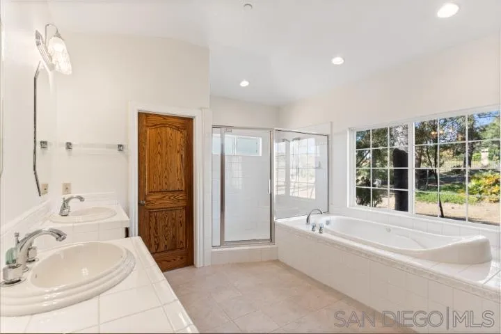 https://cdn.realtyfeed.com/cdn/127/260005180/510fac0028c60daba5a1a8b4571fdfe4.webp