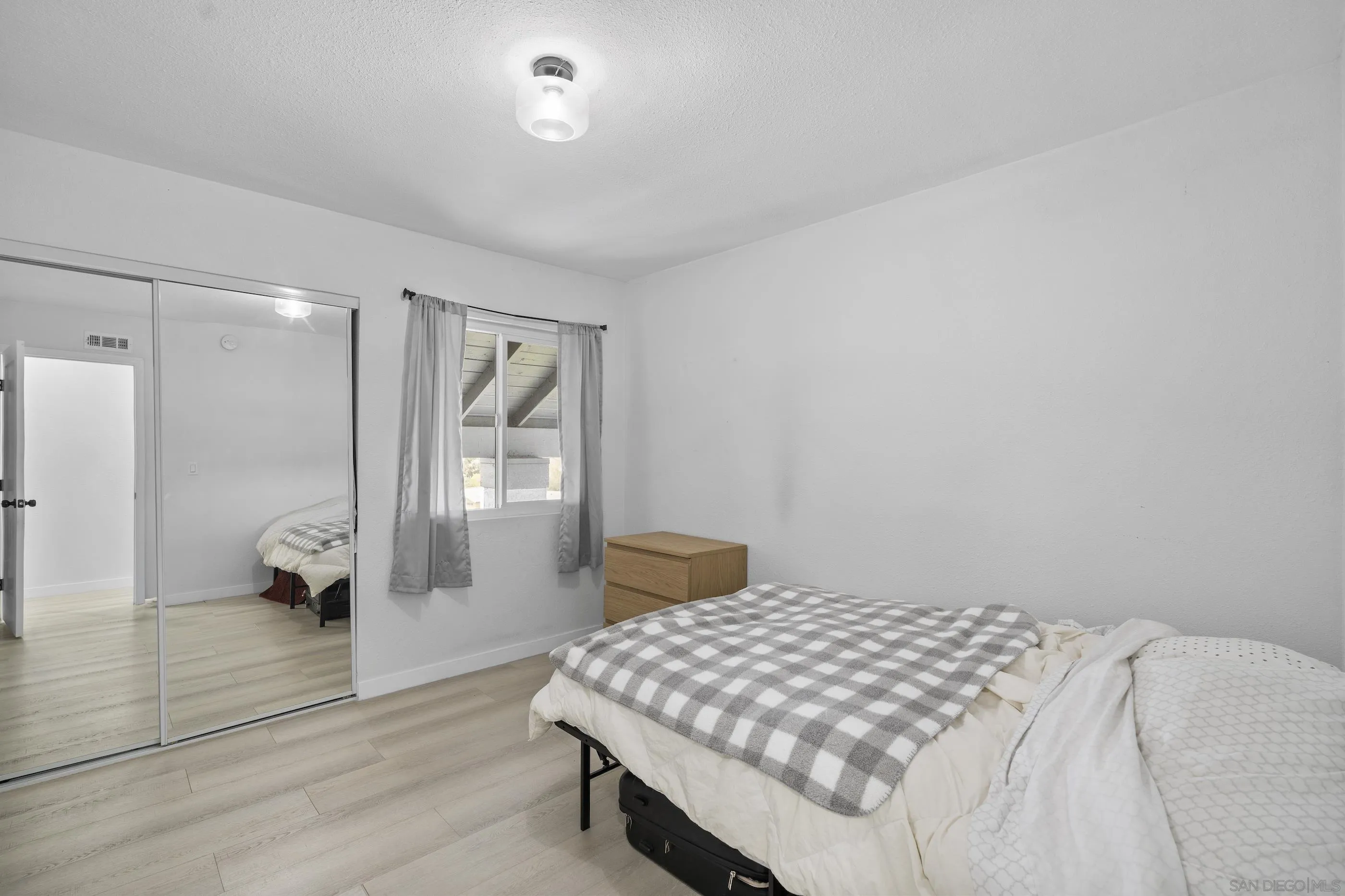 https://cdn.realtyfeed.com/cdn/127/260005182/ab6175700c087669132b436364cc4974.webp