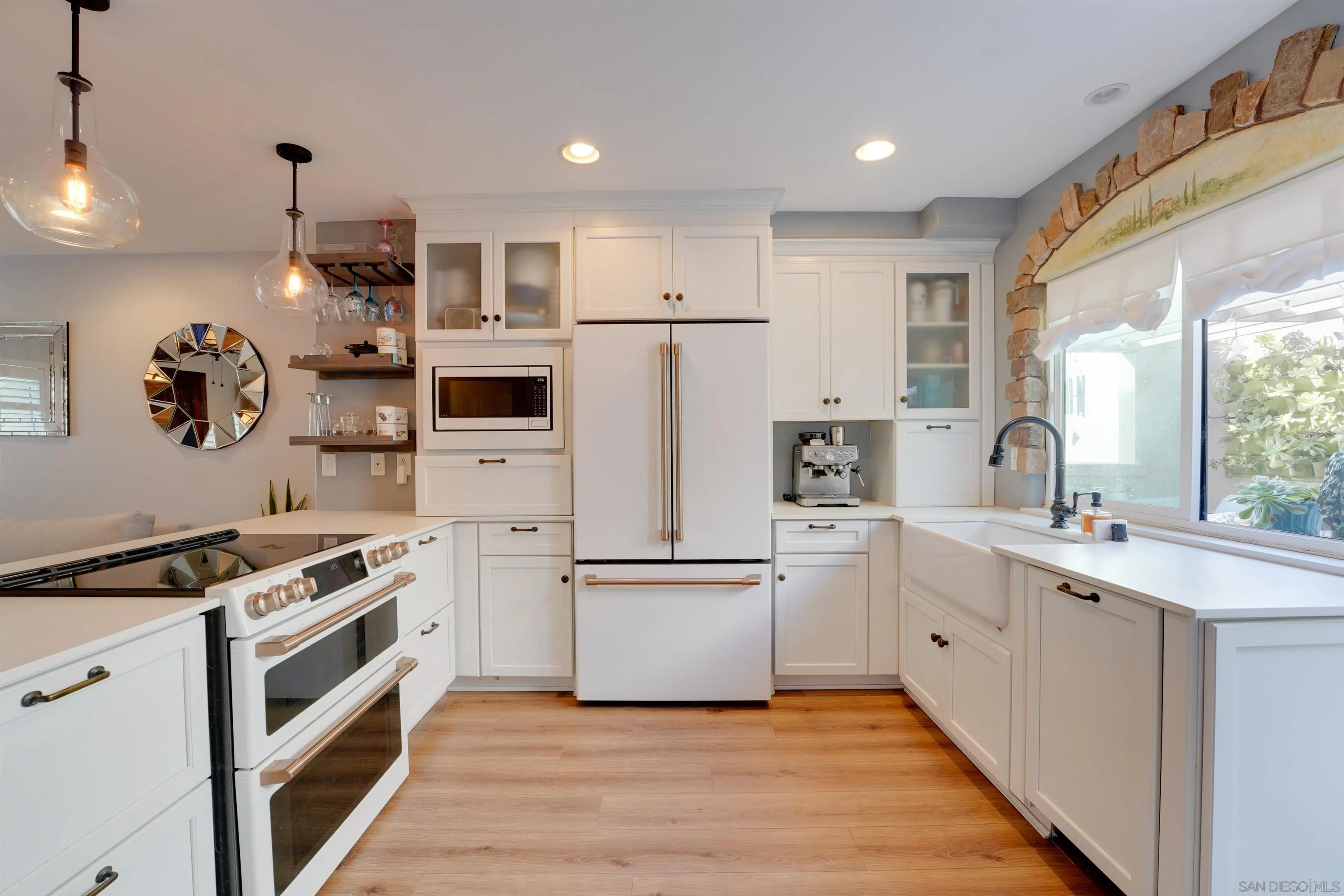 https://cdn.realtyfeed.com/cdn/127/260005204/7df1634ed4b7289bf68eee62b7ef9b4b.webp