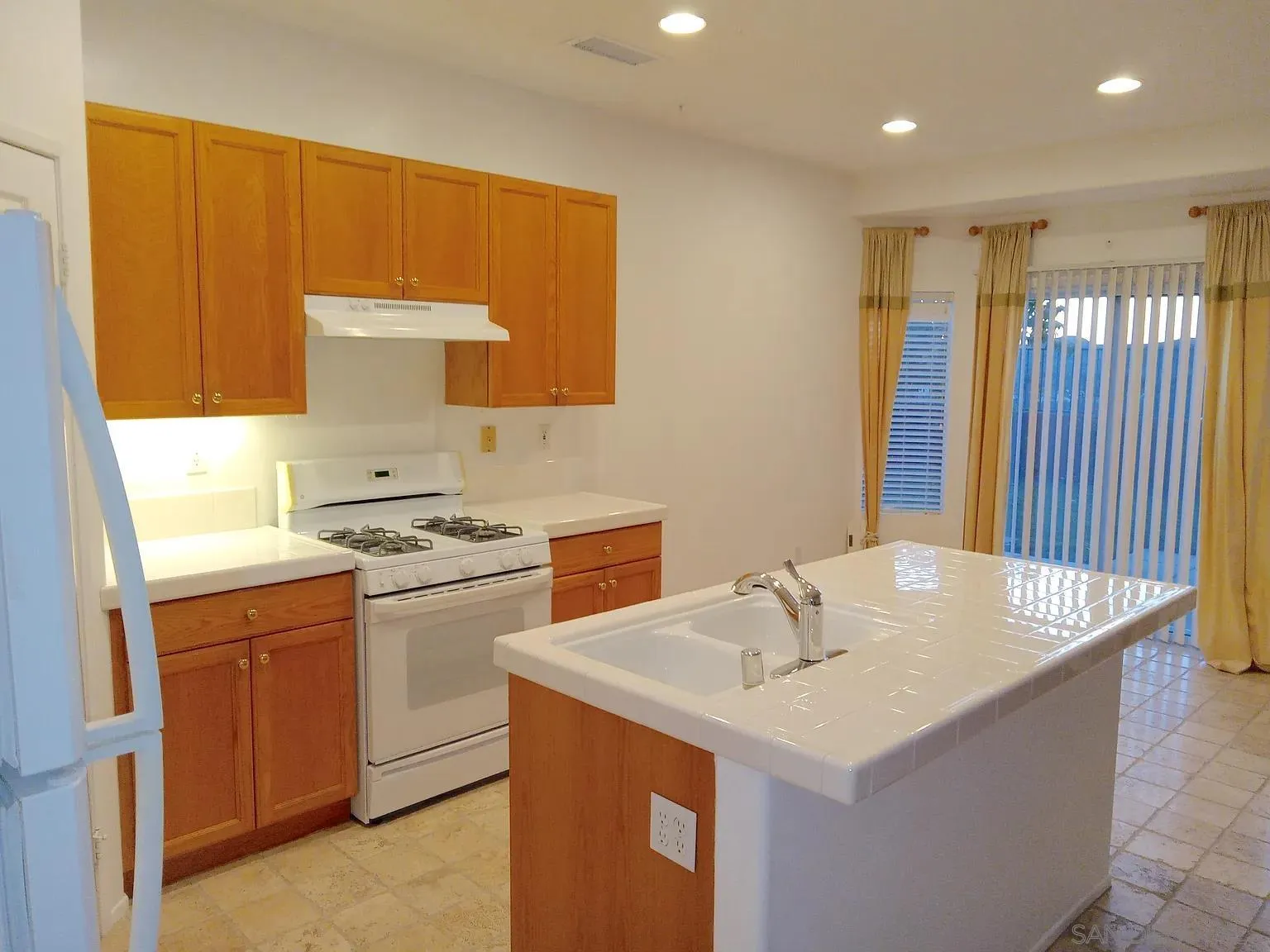 https://cdn.realtyfeed.com/cdn/127/260005208/3221fde9a0d9d9b413bee1284a0db99c.webp