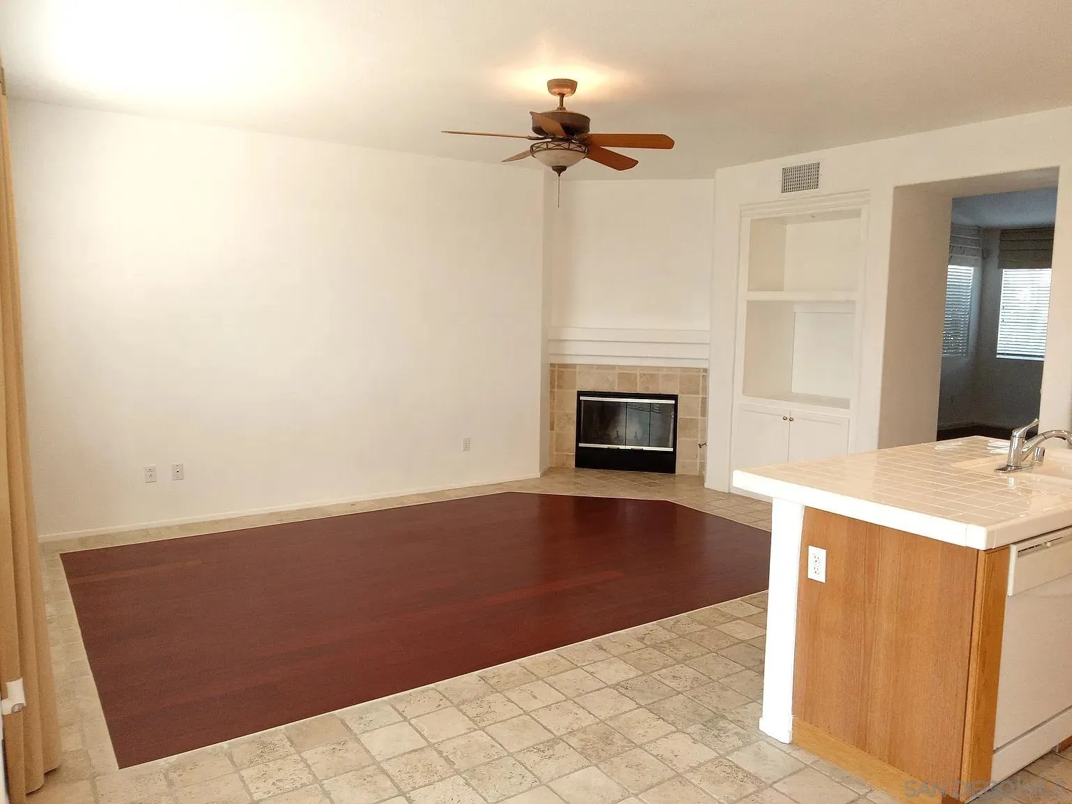 https://cdn.realtyfeed.com/cdn/127/260005208/63f32e76f9fcbeb62d8810205123db86.webp