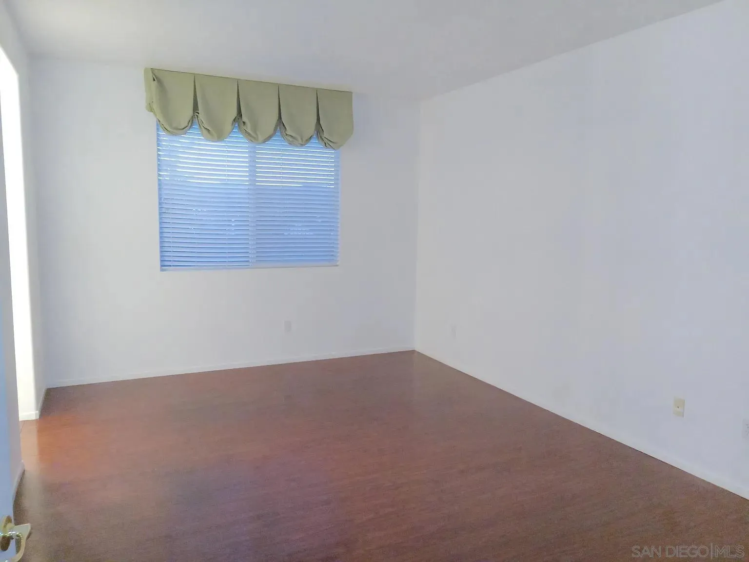 https://cdn.realtyfeed.com/cdn/127/260005208/8cb7be7f7f547a4b0ba940e8ec89613f.webp