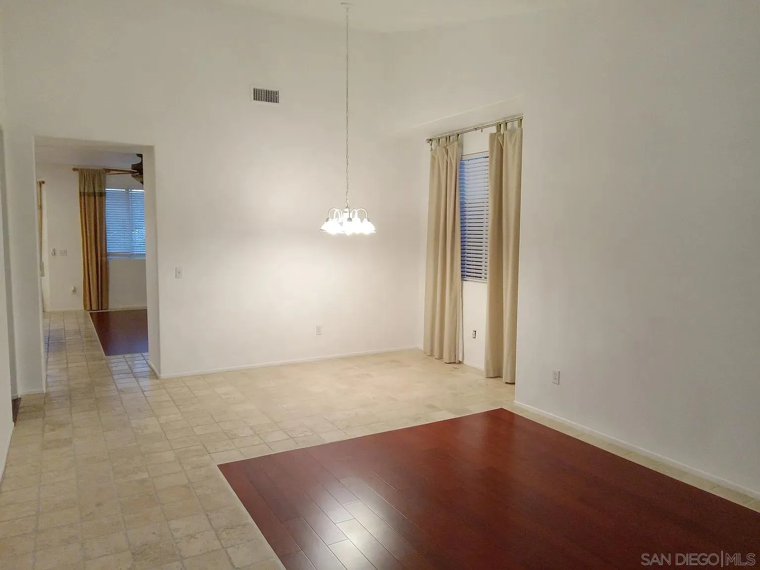 https://cdn.realtyfeed.com/cdn/127/260005208/9933c8164b70e88949af0ad4b9c784d8.webp