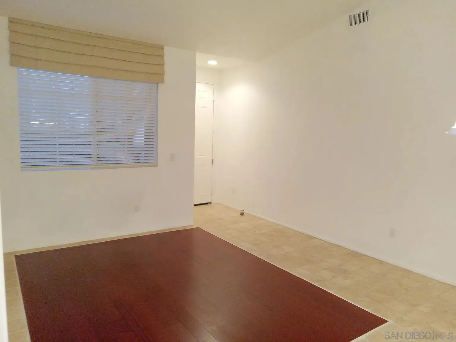 https://cdn.realtyfeed.com/cdn/127/260005208/cf0eab88d382cd3b3451b6094a819113.webp
