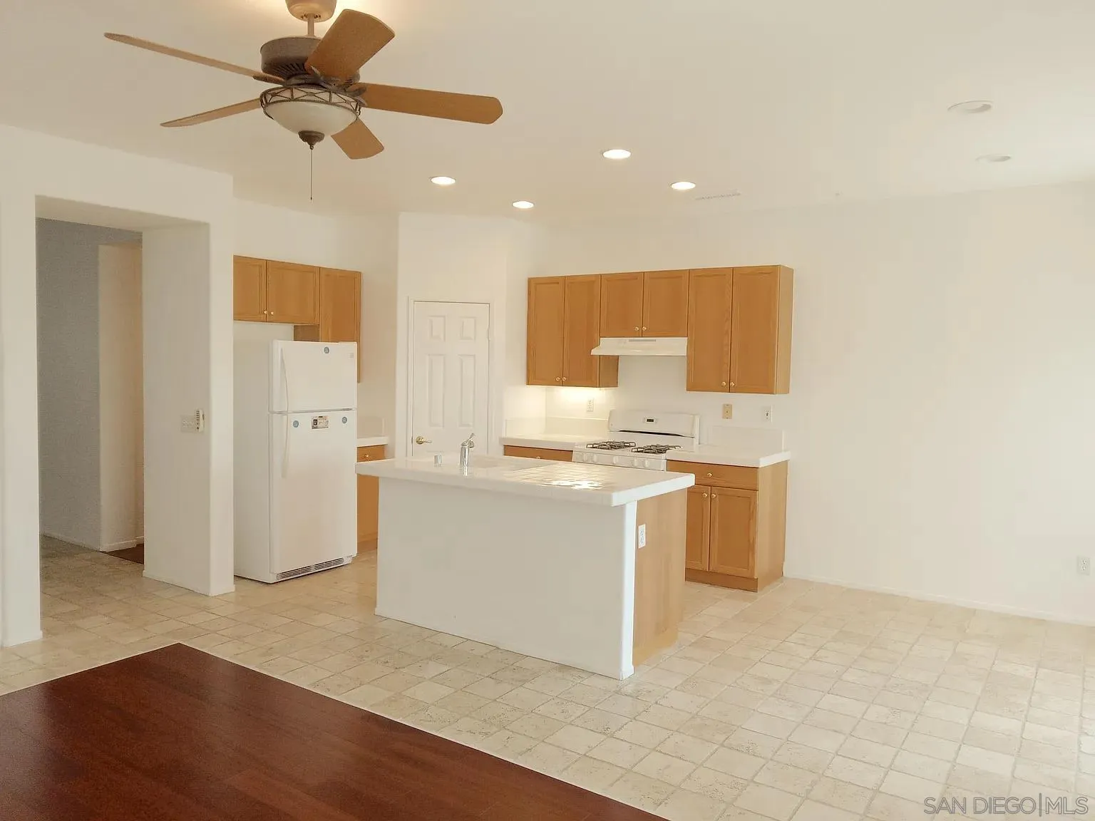 https://cdn.realtyfeed.com/cdn/127/260005208/ec0955de4d0cf4a1f90786e91f336c30.webp