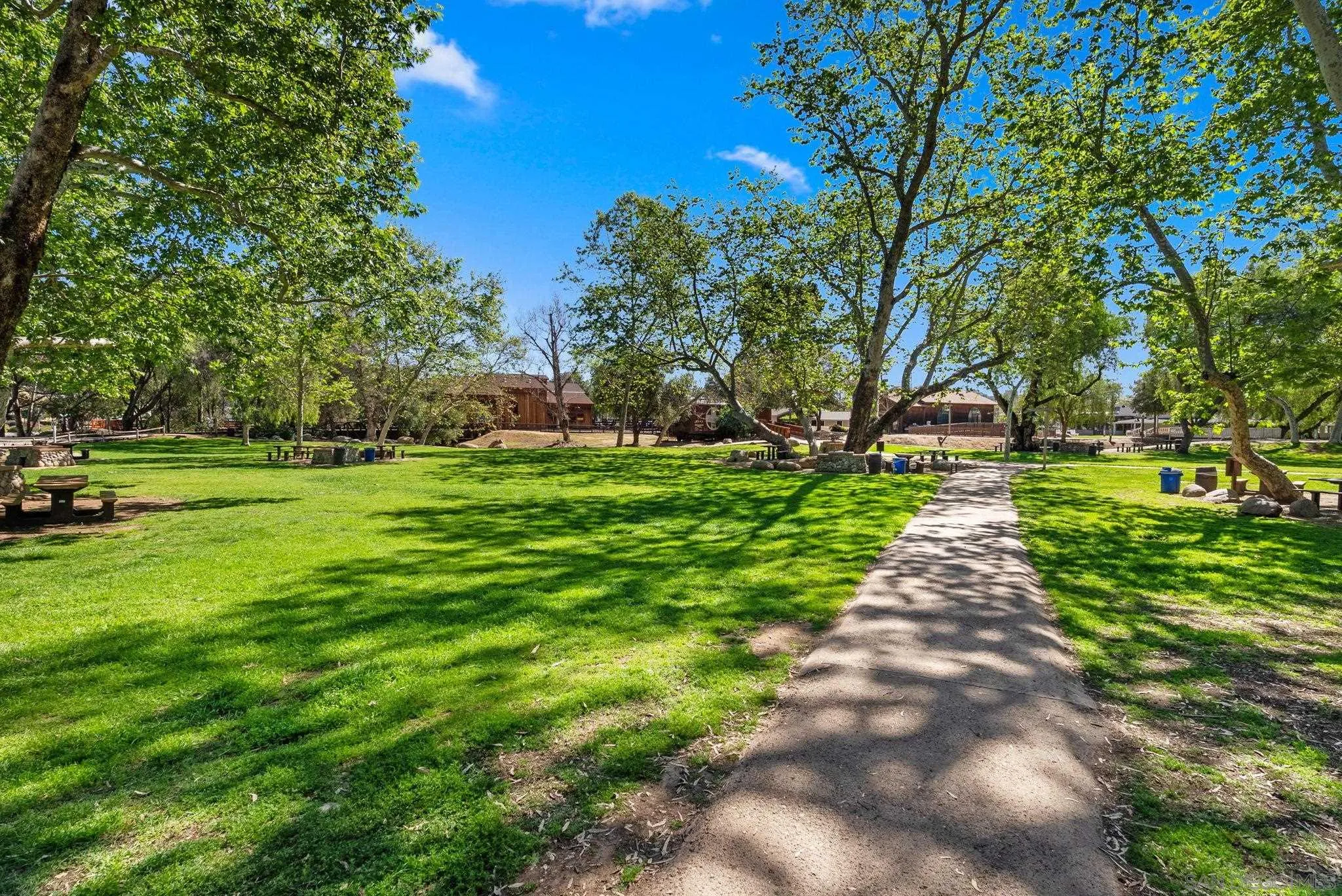 https://cdn.realtyfeed.com/cdn/127/260005210/6a13105cdda7823f92f53d316d147b7d.webp