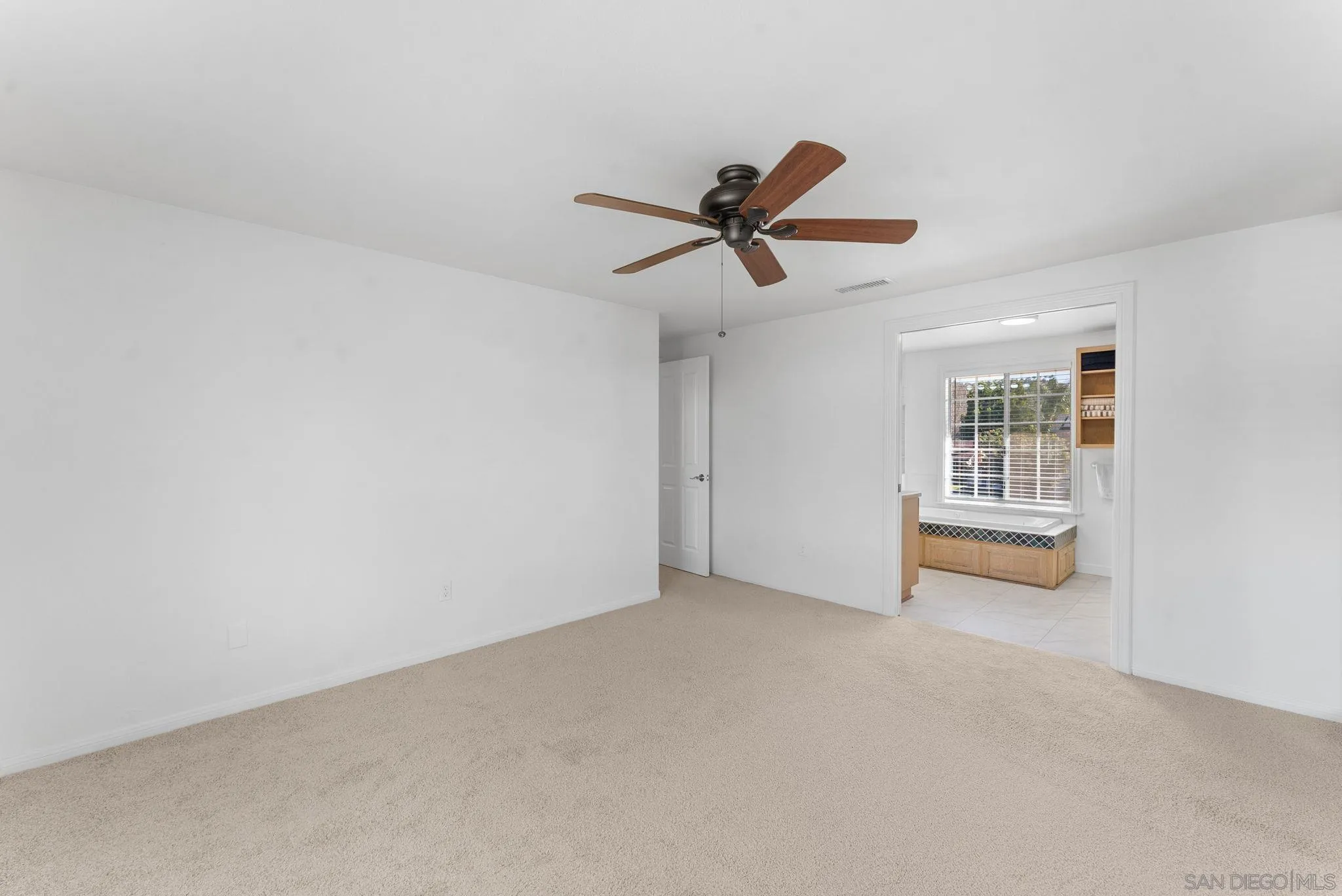https://cdn.realtyfeed.com/cdn/127/260005210/8911cf4e1f3e0202309435f72b5818bc.webp