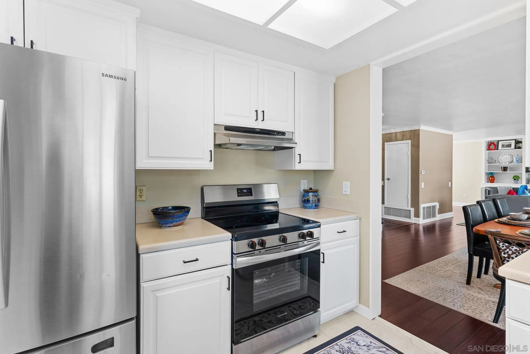 https://cdn.realtyfeed.com/cdn/127/260005210/c1e019691257c3862009d6d7ecc0fcfa.webp