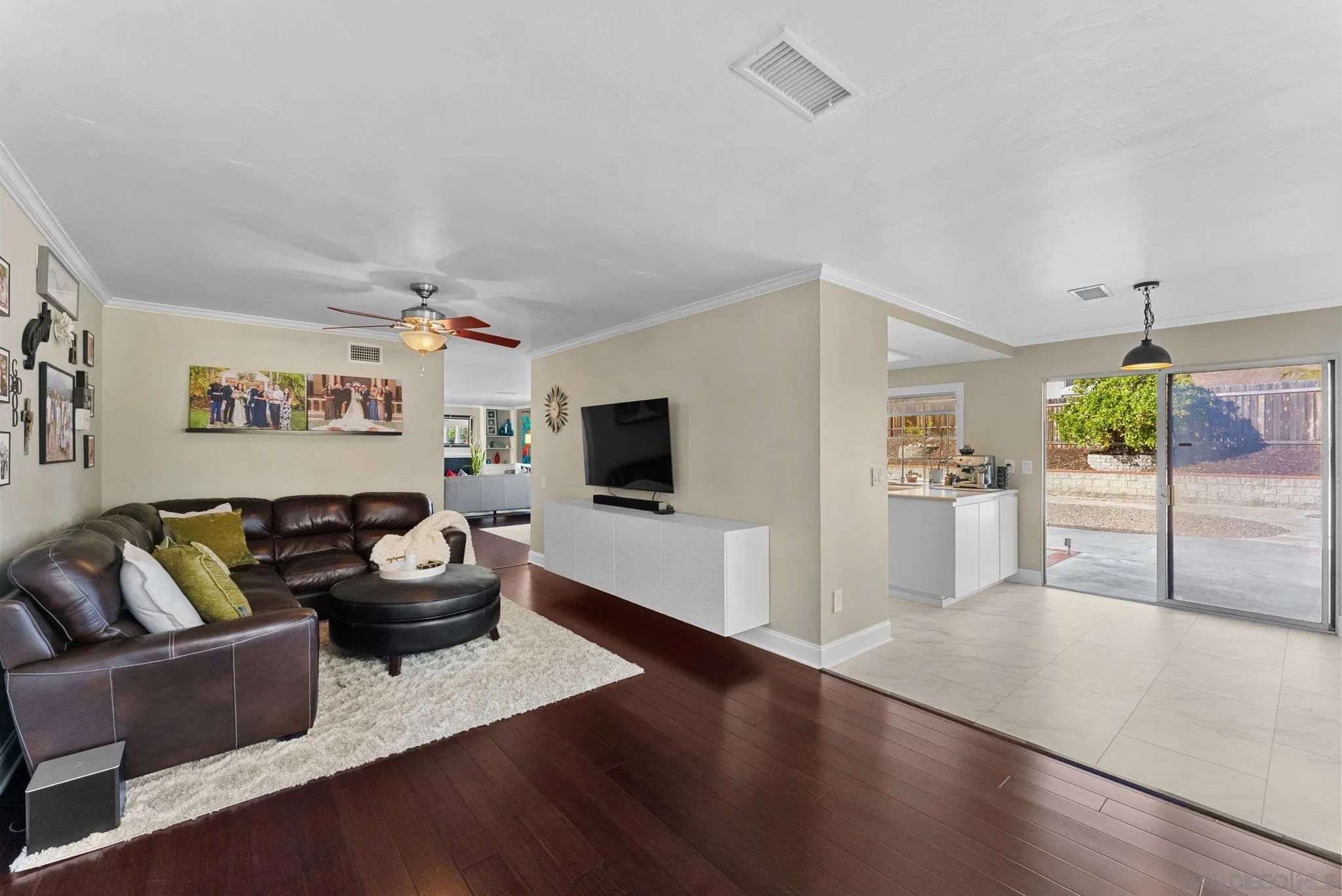 https://cdn.realtyfeed.com/cdn/127/260005210/db8a5c5613f9490dded0eda0bcc870f4.webp
