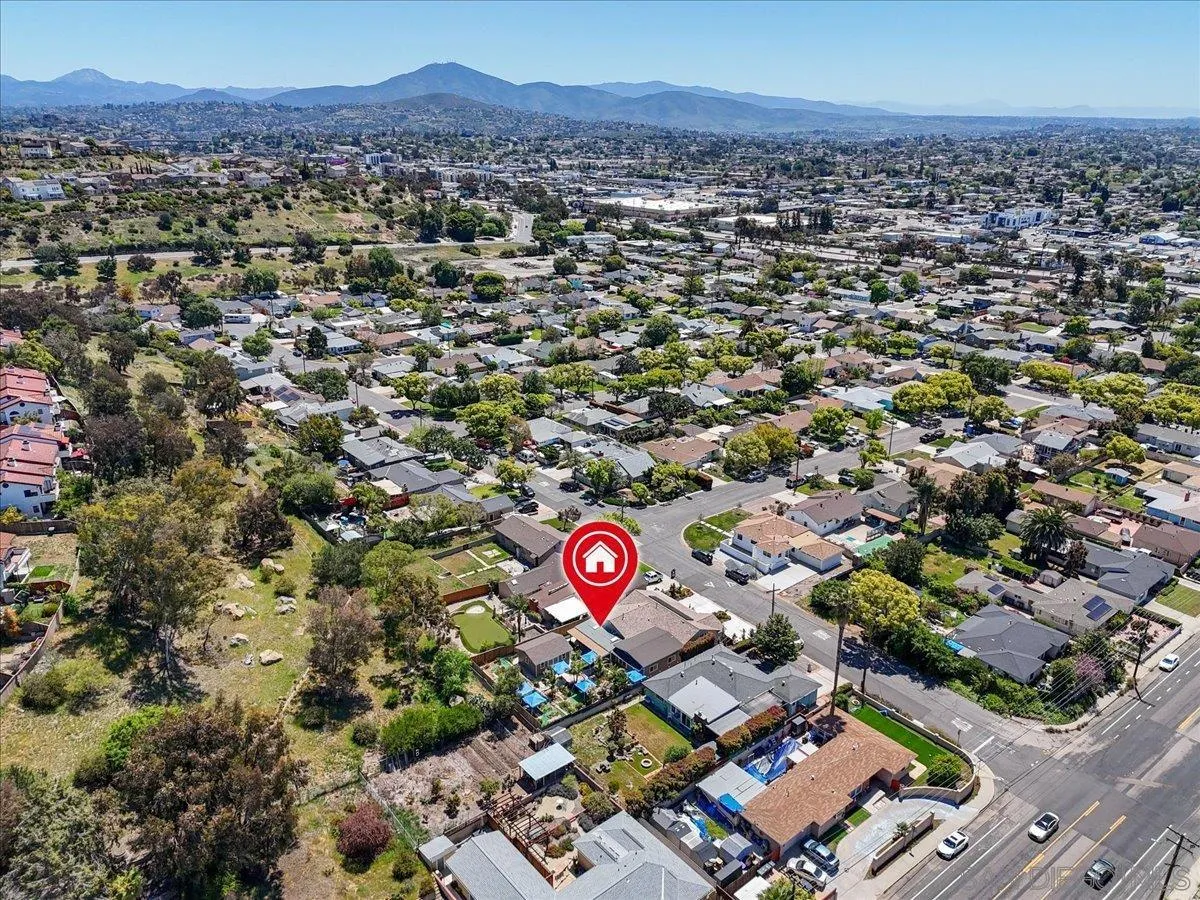 https://cdn.realtyfeed.com/cdn/127/260005217/afdf3fe4ec04506e0ae56bbd144b1c13.webp