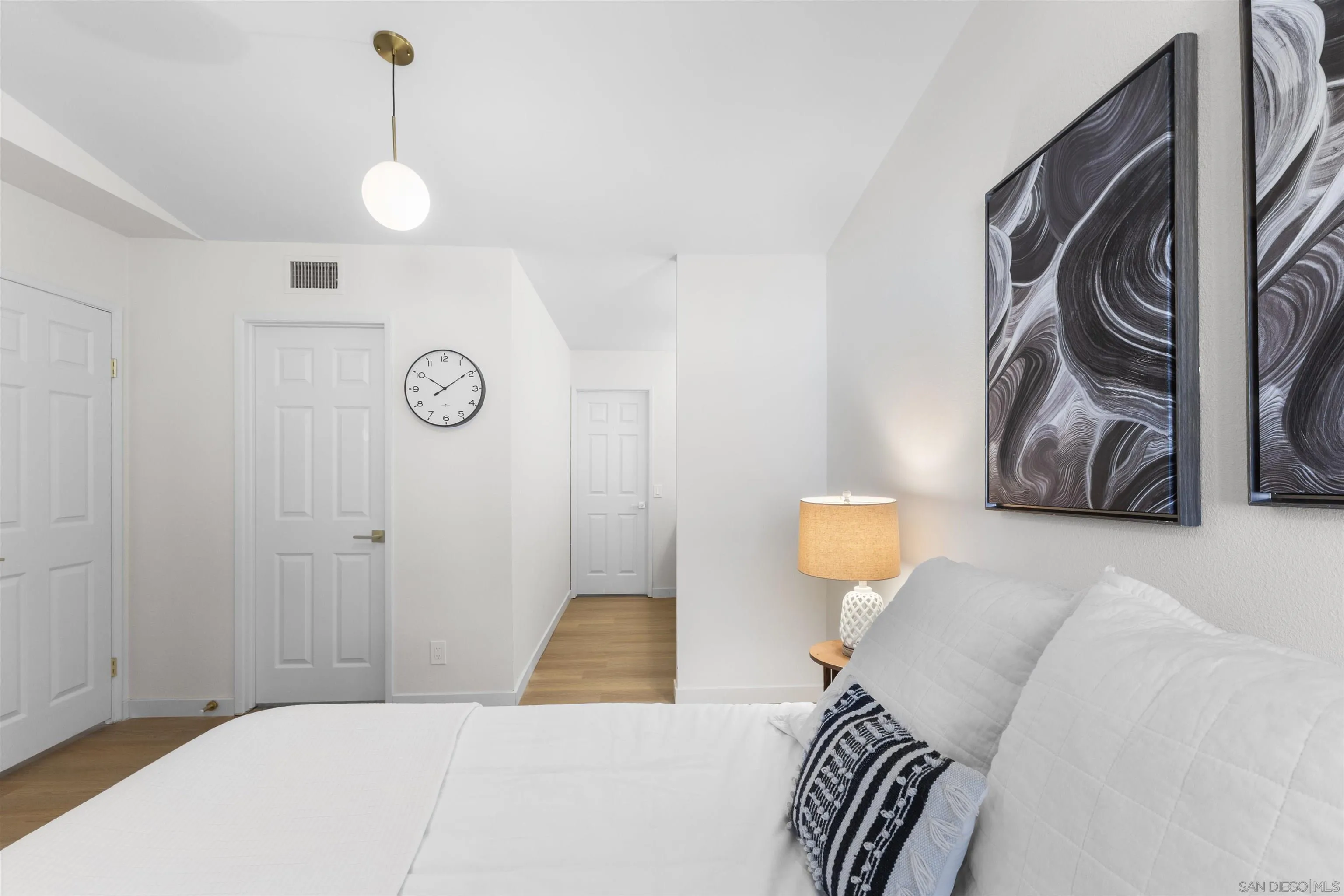 https://cdn.realtyfeed.com/cdn/127/260005218/5bf8e03453eb7637188264d769f58d0f.webp