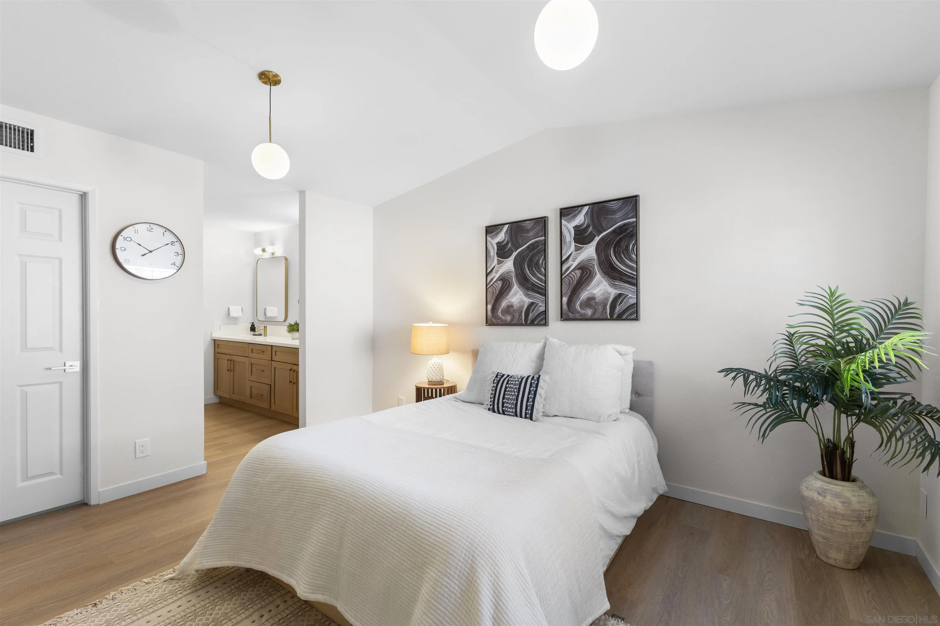 https://cdn.realtyfeed.com/cdn/127/260005218/6aa4adbd9df0099493123c05ec71e781.webp