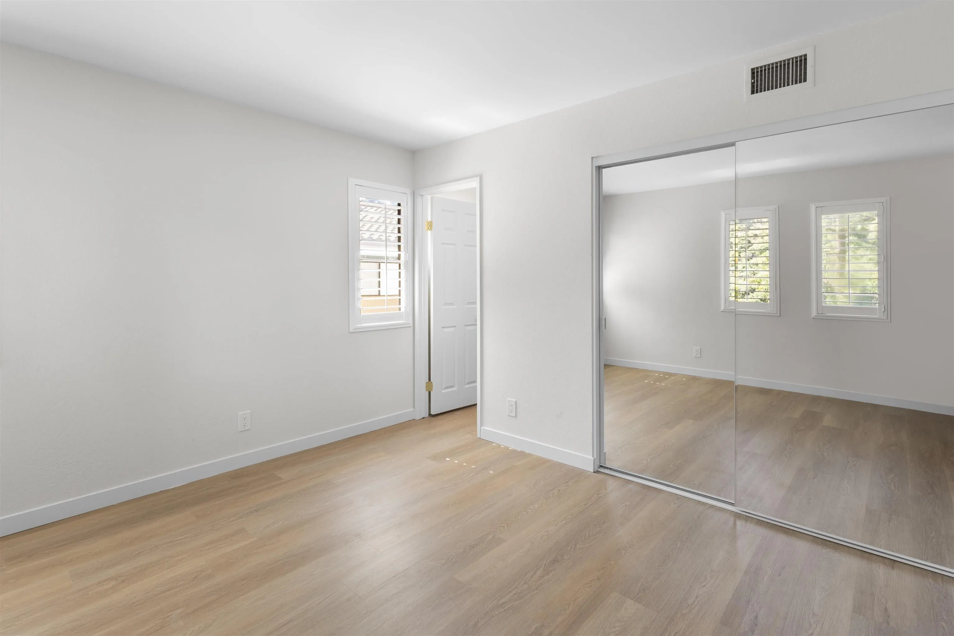 https://cdn.realtyfeed.com/cdn/127/260005218/b9c1989fc3b4aa947e7fe6341c07f80d.webp