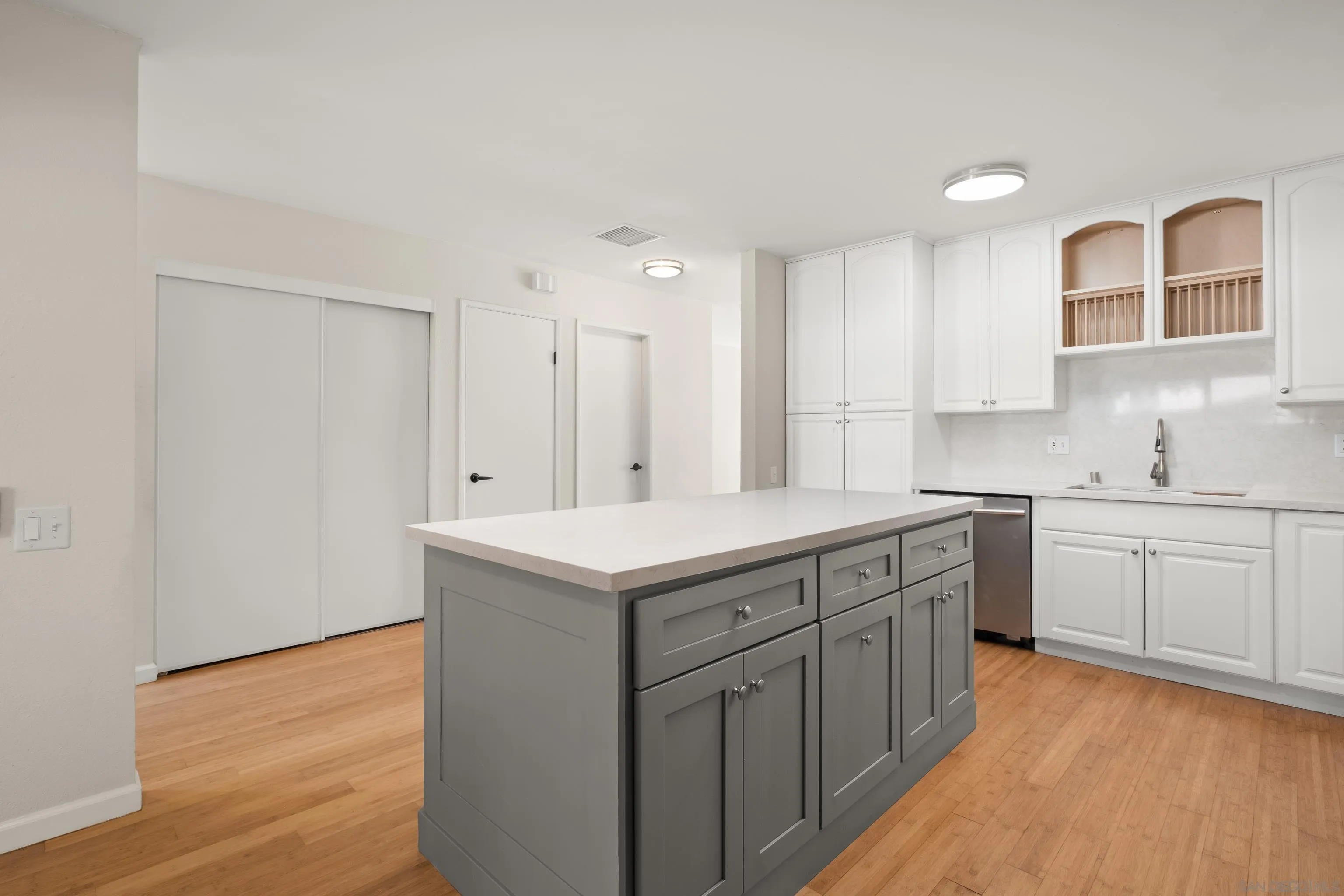 https://cdn.realtyfeed.com/cdn/127/260005223/0c8729d2b93bfdc4177def1eedea0324.webp