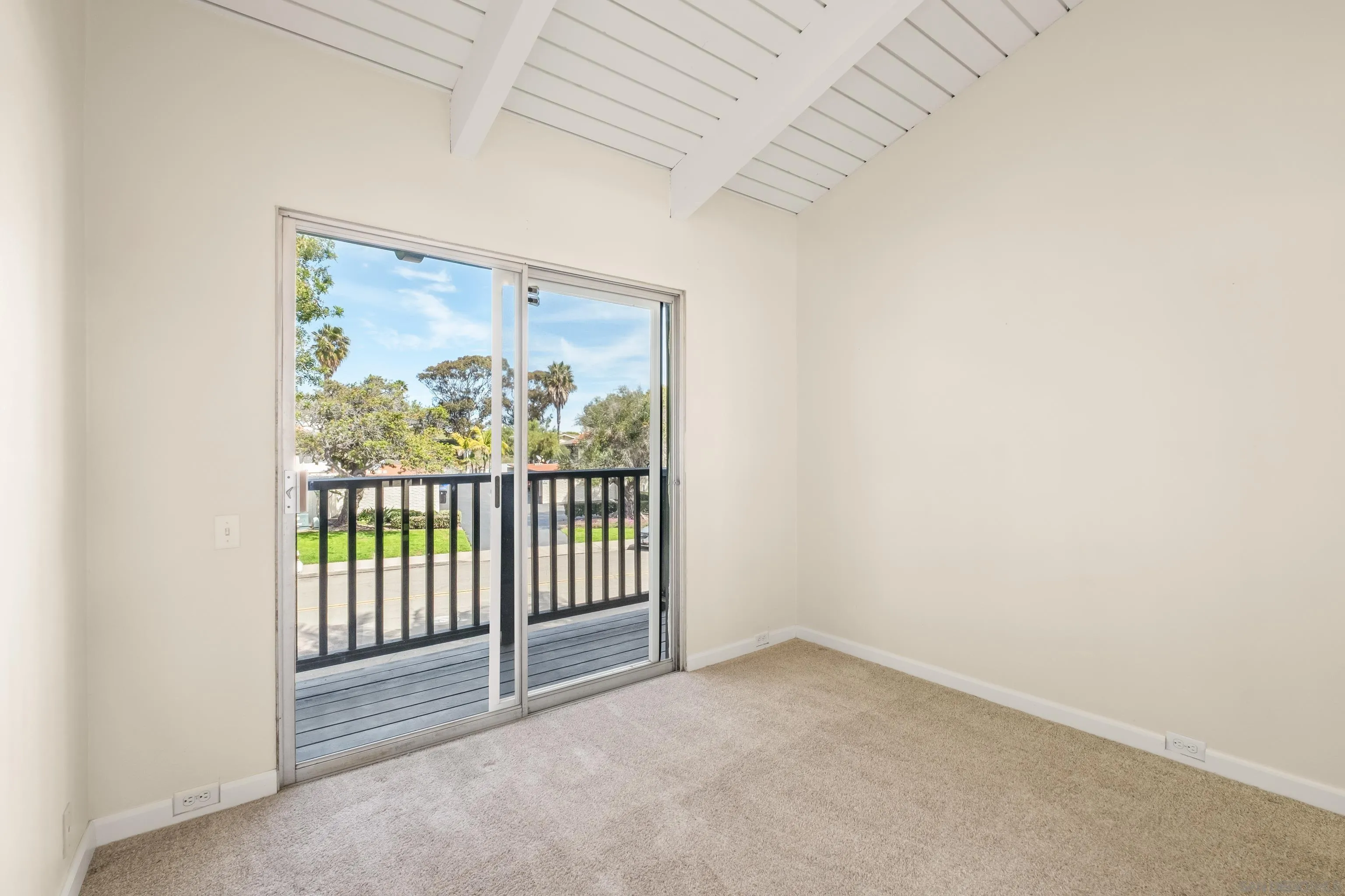 https://cdn.realtyfeed.com/cdn/127/260005223/6d0b8ea331592c0f1fdc7d693d680d45.webp