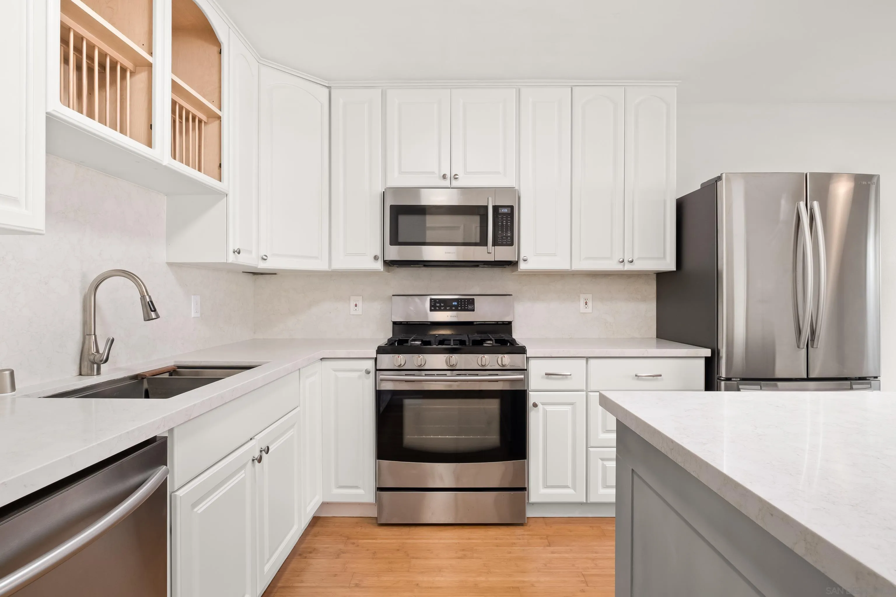 https://cdn.realtyfeed.com/cdn/127/260005223/72b6110322cee15579a72396ddc557a8.webp