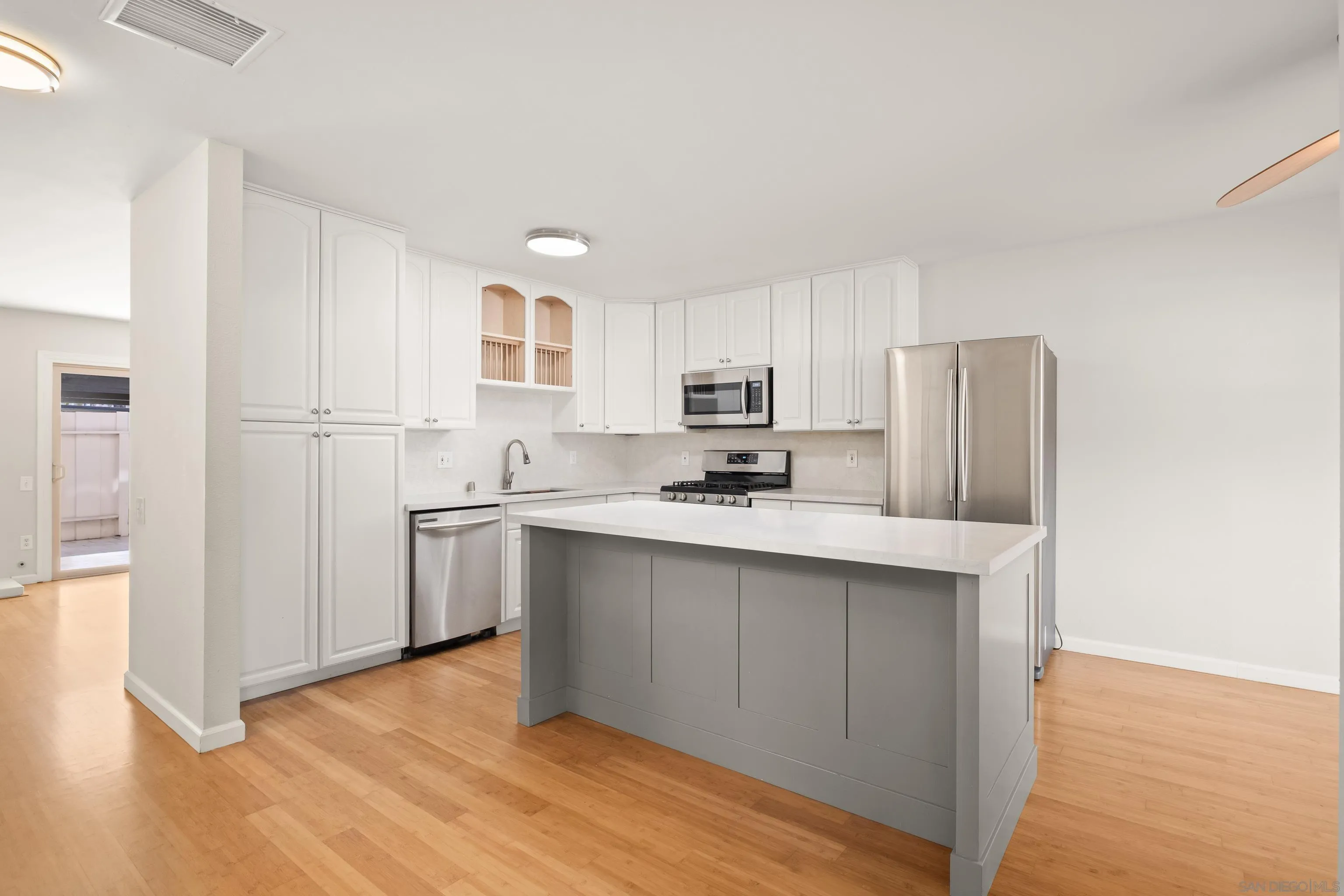 https://cdn.realtyfeed.com/cdn/127/260005223/ae231a37c67ec833348ddd7e7c3833e3.webp