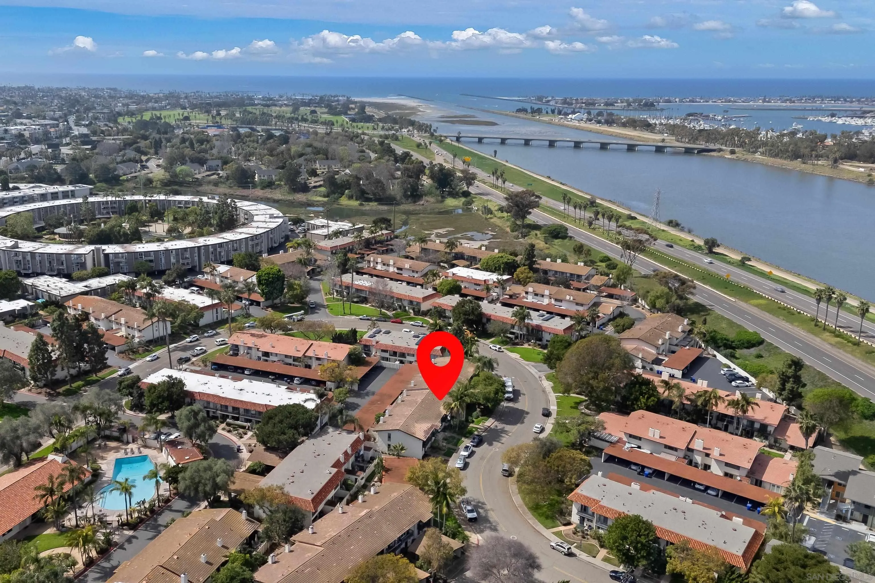 https://cdn.realtyfeed.com/cdn/127/260005223/d77424e78f986a86d2fe9037effcad96.webp