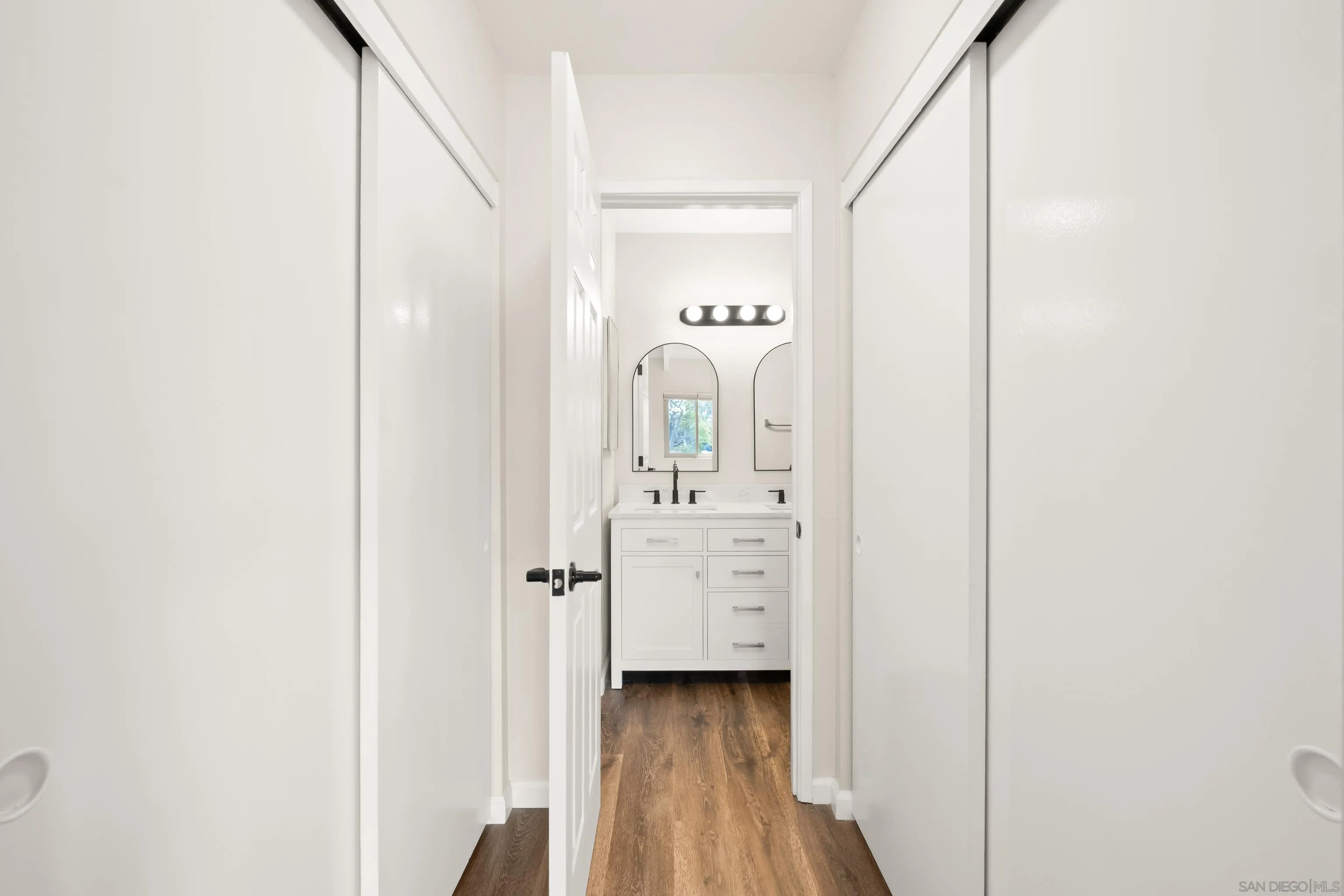 https://cdn.realtyfeed.com/cdn/127/260005223/d8c37d4b512152e849a8785d5fff895c.webp