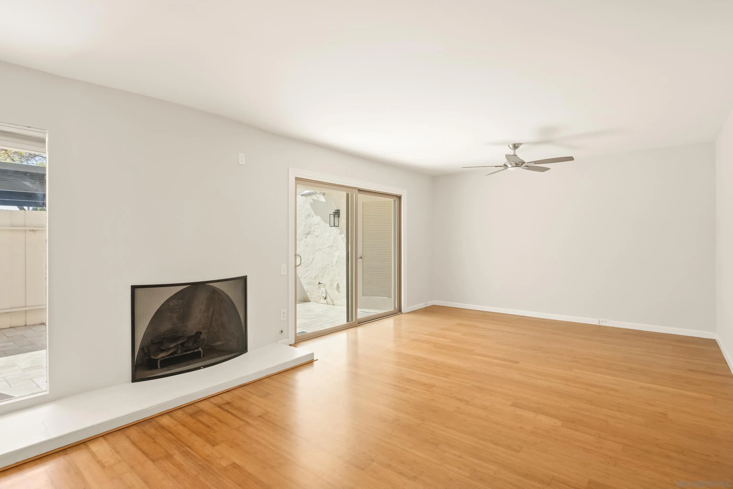 https://cdn.realtyfeed.com/cdn/127/260005223/ec4b3a059f6df9a0255fa55ebd9e6606.webp