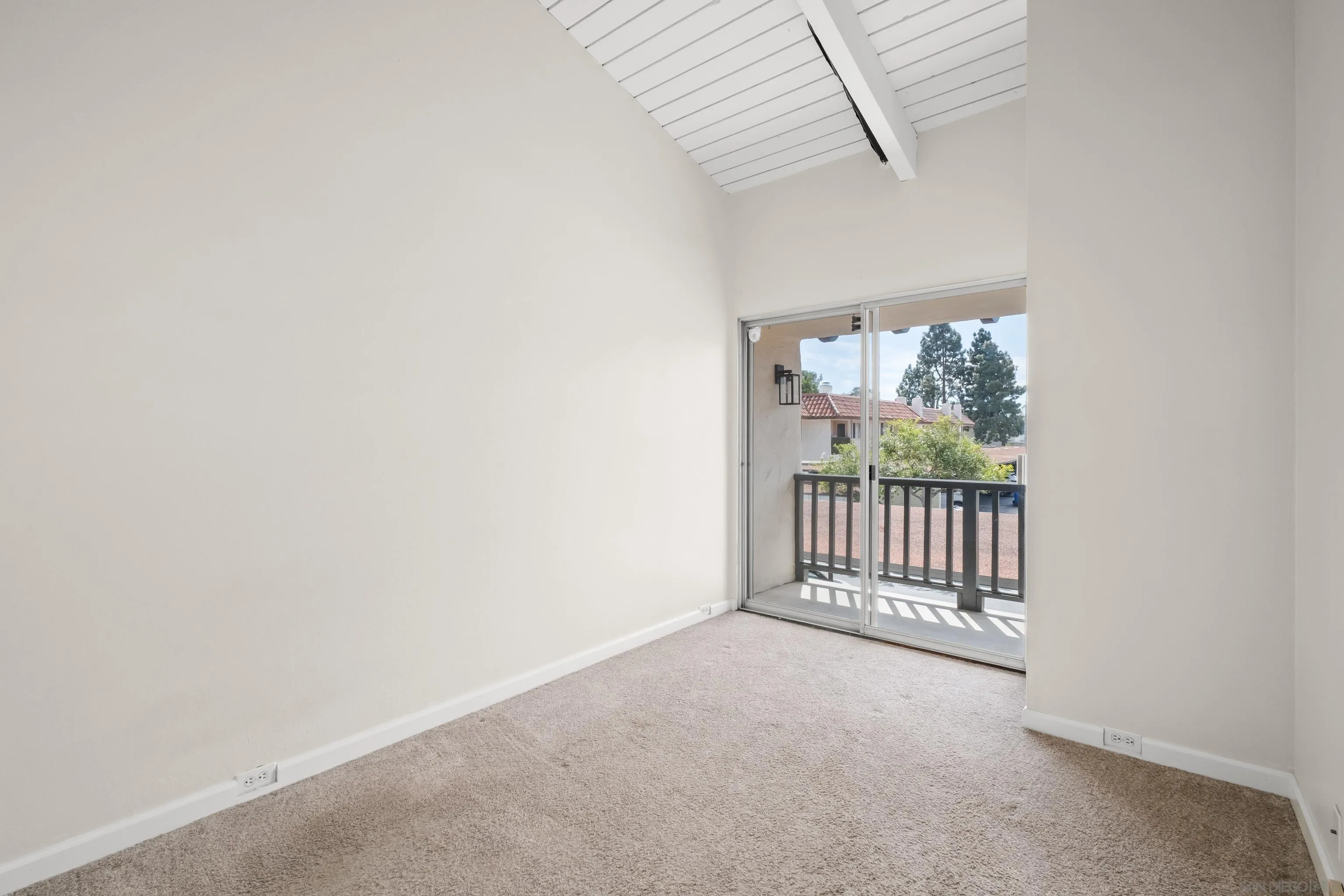 https://cdn.realtyfeed.com/cdn/127/260005223/f80e7aacb5dee947aebea52ec44446b9.webp