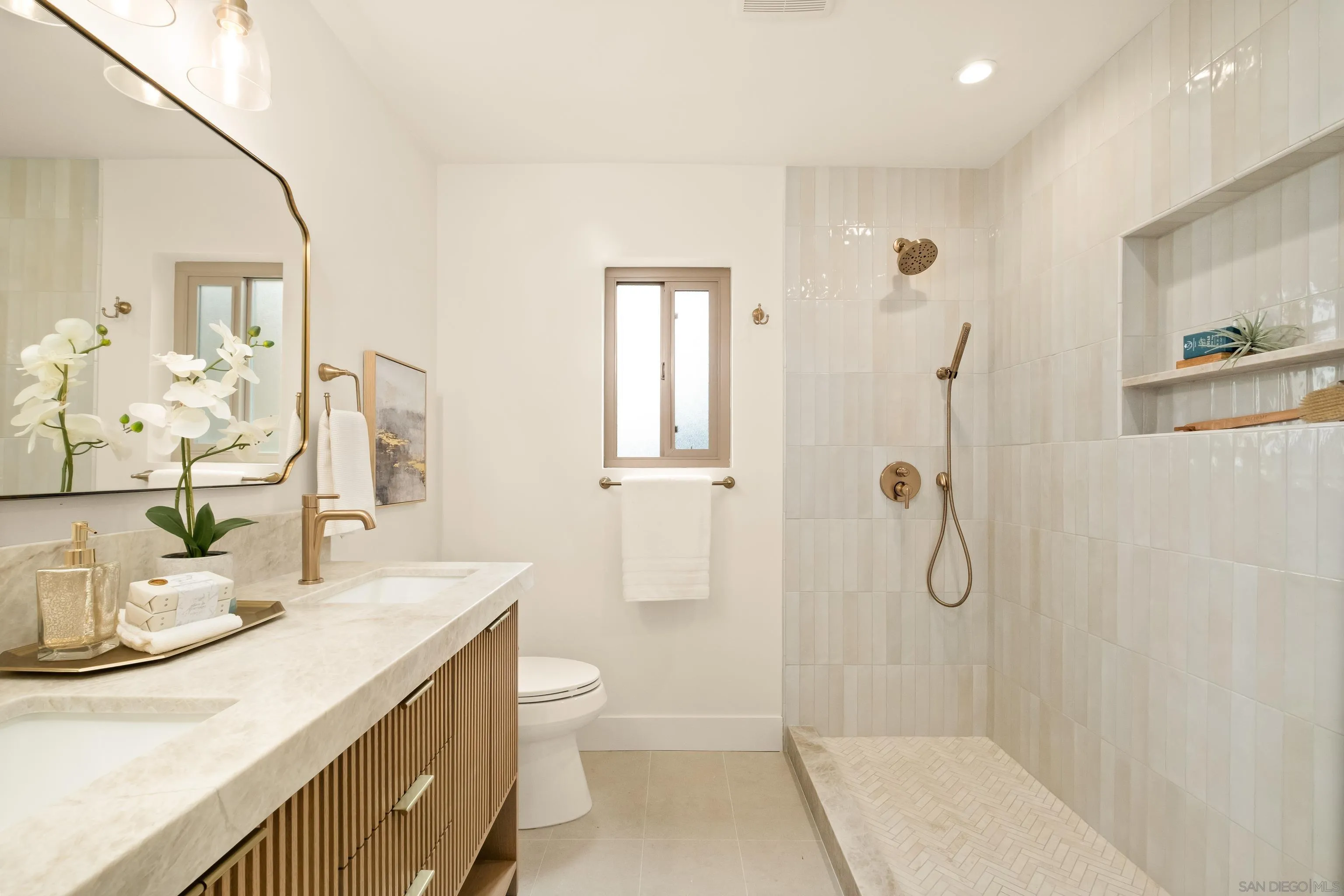https://cdn.realtyfeed.com/cdn/127/260005227/622e466d0eb31526936a84d796ba8567.webp