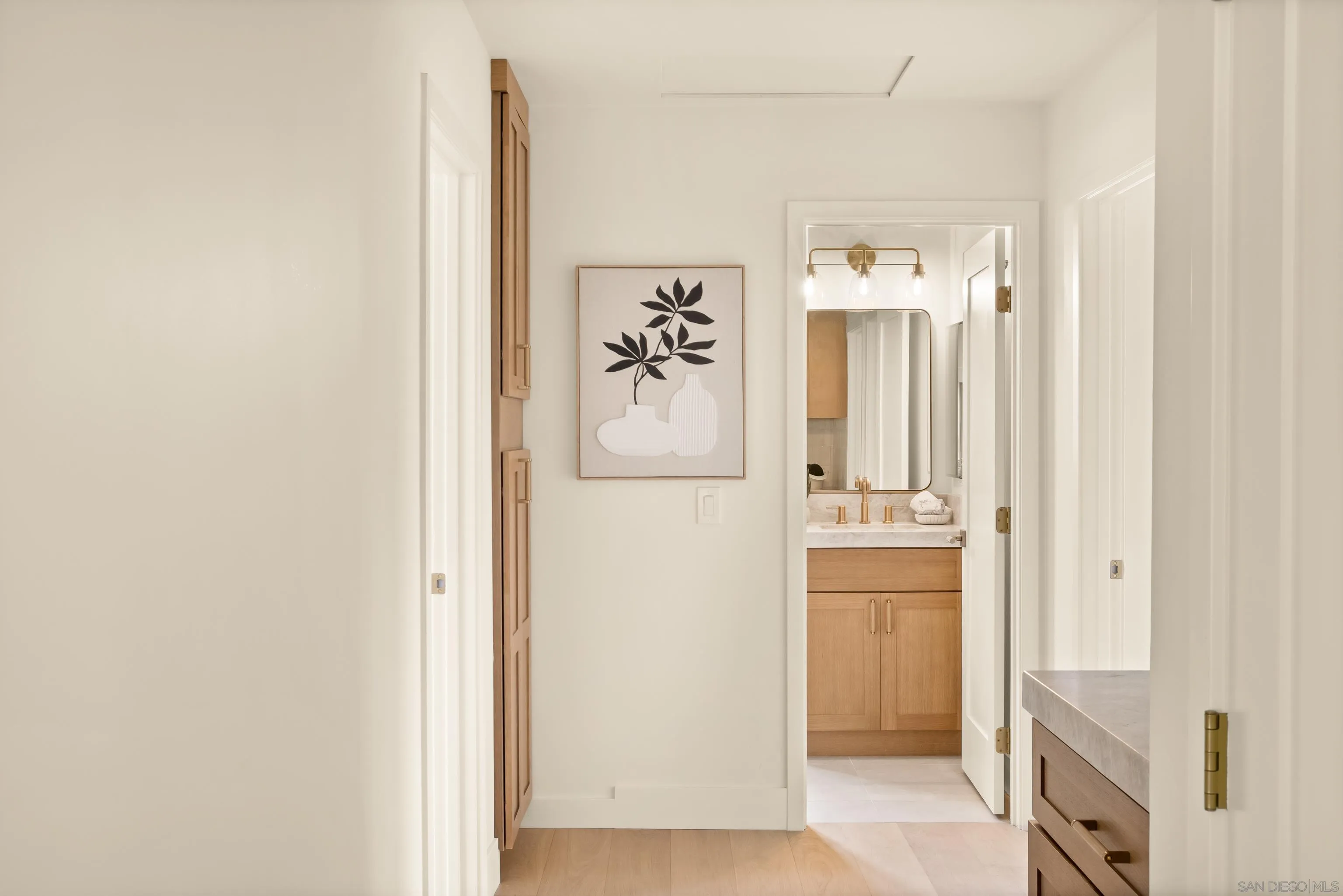 https://cdn.realtyfeed.com/cdn/127/260005227/e31598e8597798f83ed780af38f39e45.webp