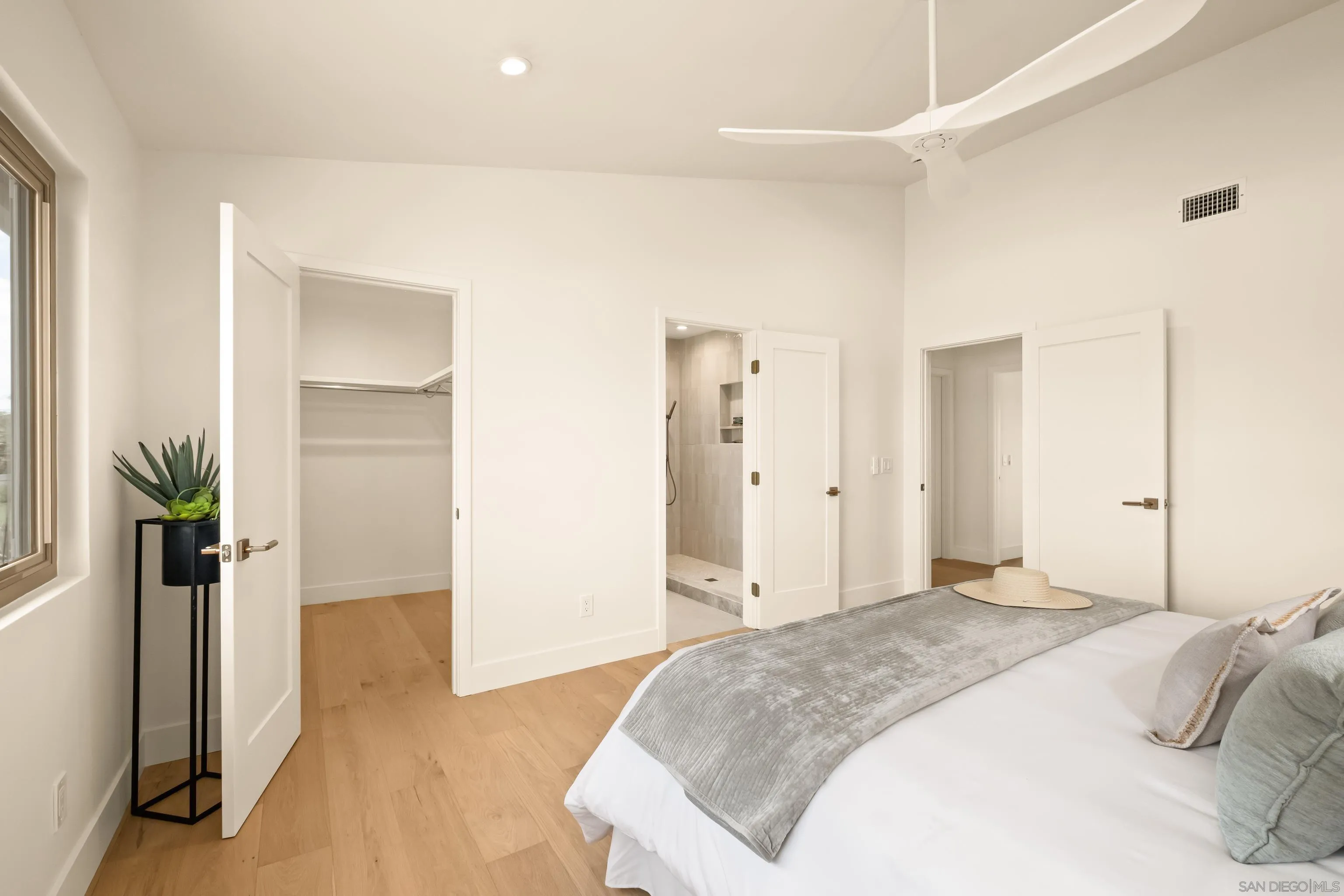 https://cdn.realtyfeed.com/cdn/127/260005227/e51844ace401a69e566f776753838681.webp