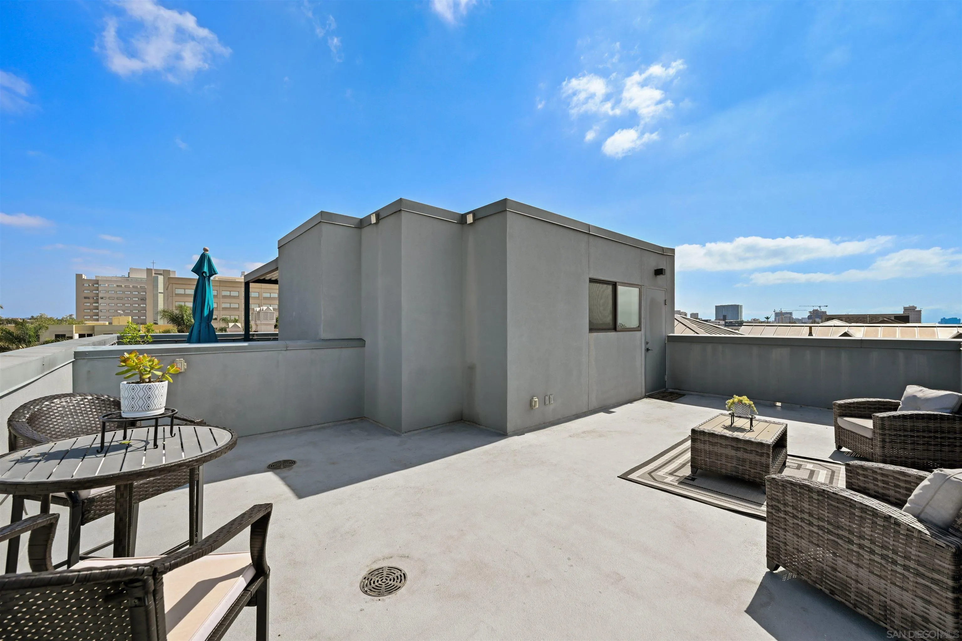 https://cdn.realtyfeed.com/cdn/127/260005230/33de39173971e4e7196db14b524051dd.webp