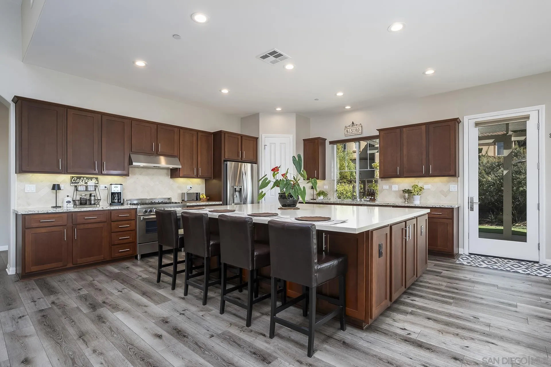 https://cdn.realtyfeed.com/cdn/127/260005232/db9f8d17d3c3dc77116034b05bea2f7f.webp