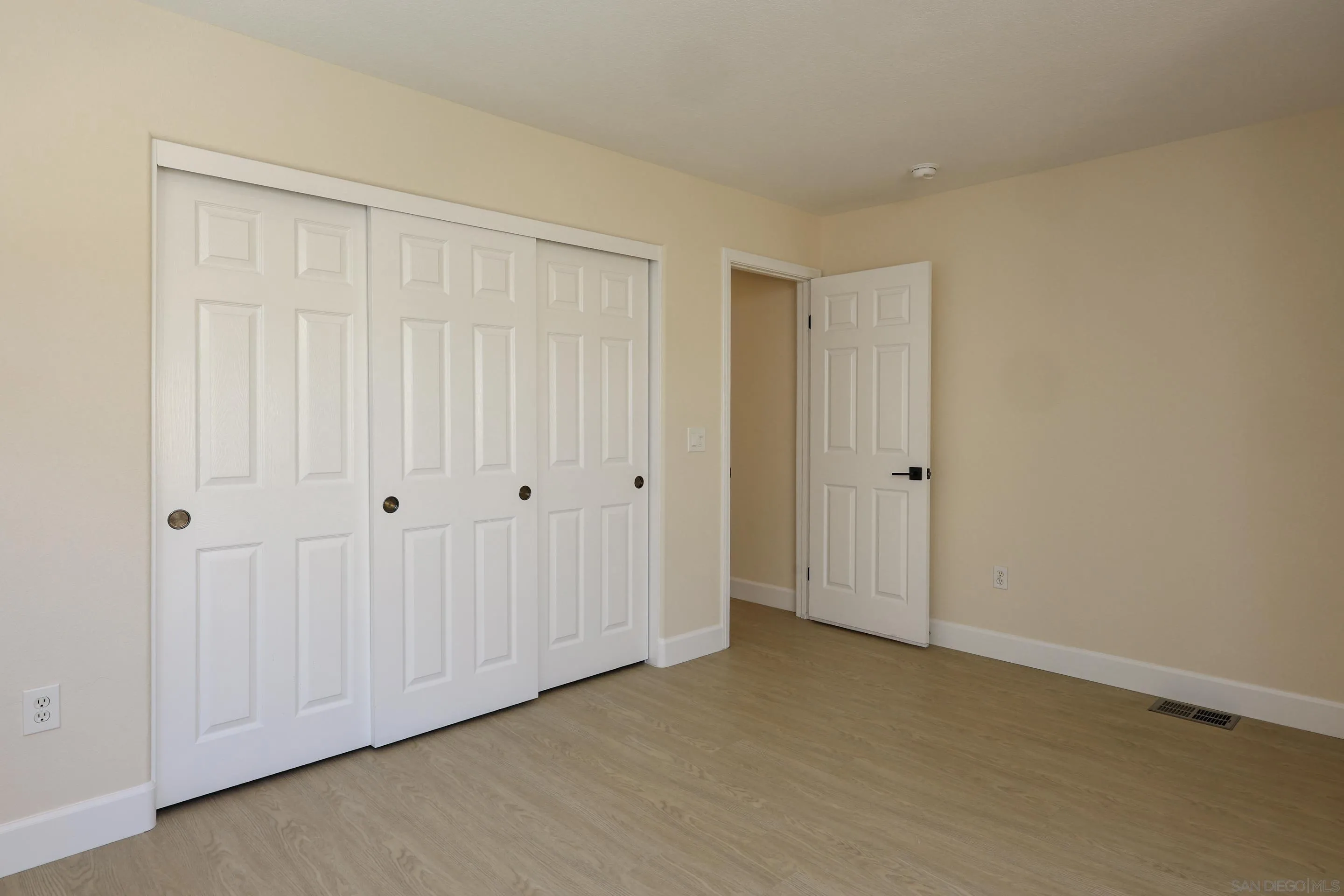 https://cdn.realtyfeed.com/cdn/127/260005236/0cfda03d637b815131f71dbb3e584d47.webp
