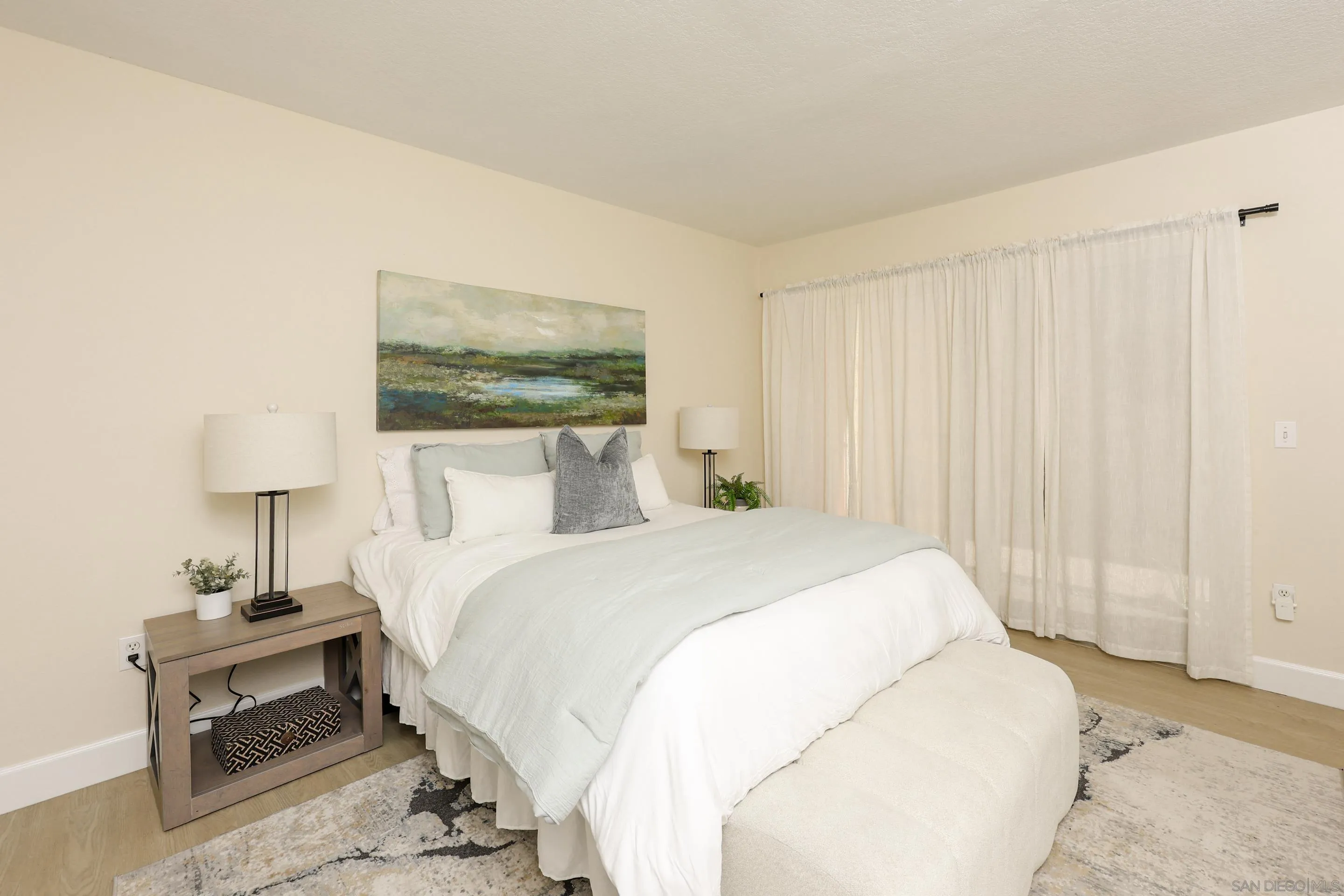 https://cdn.realtyfeed.com/cdn/127/260005236/73d5d453adf785634132b8202962ef8f.webp