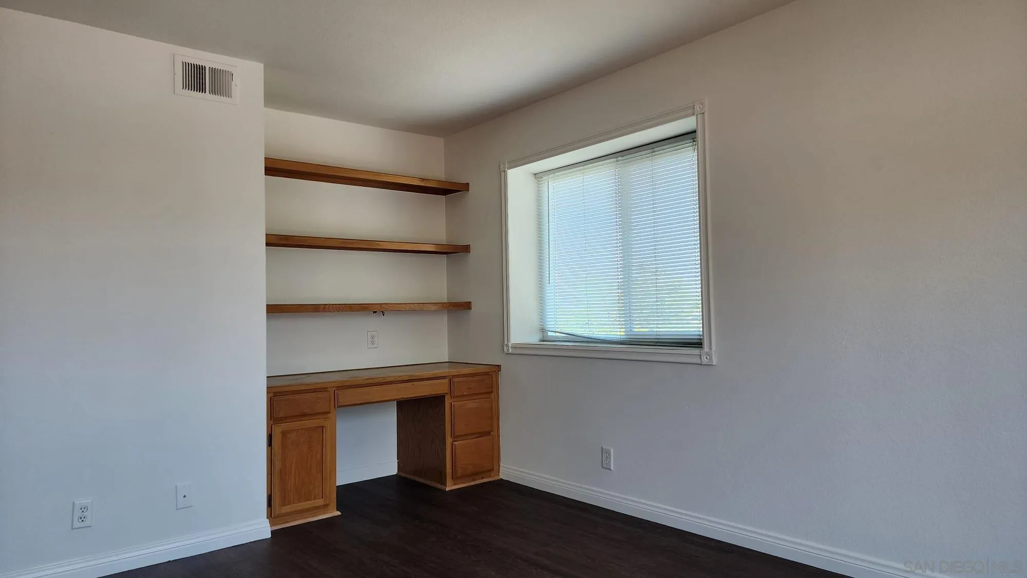 https://cdn.realtyfeed.com/cdn/127/260005238/ef984d64cae2e5f230baf63cddb9c202.webp
