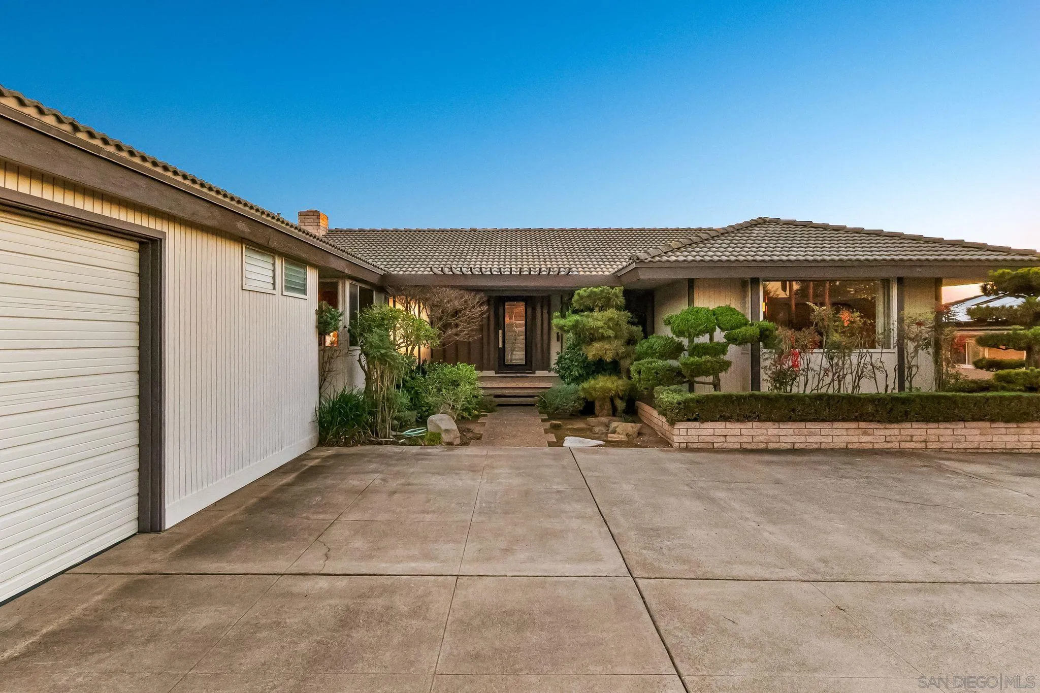 https://cdn.realtyfeed.com/cdn/127/260005239/0a0d4518cac961de5785f929eaf22ff2.webp
