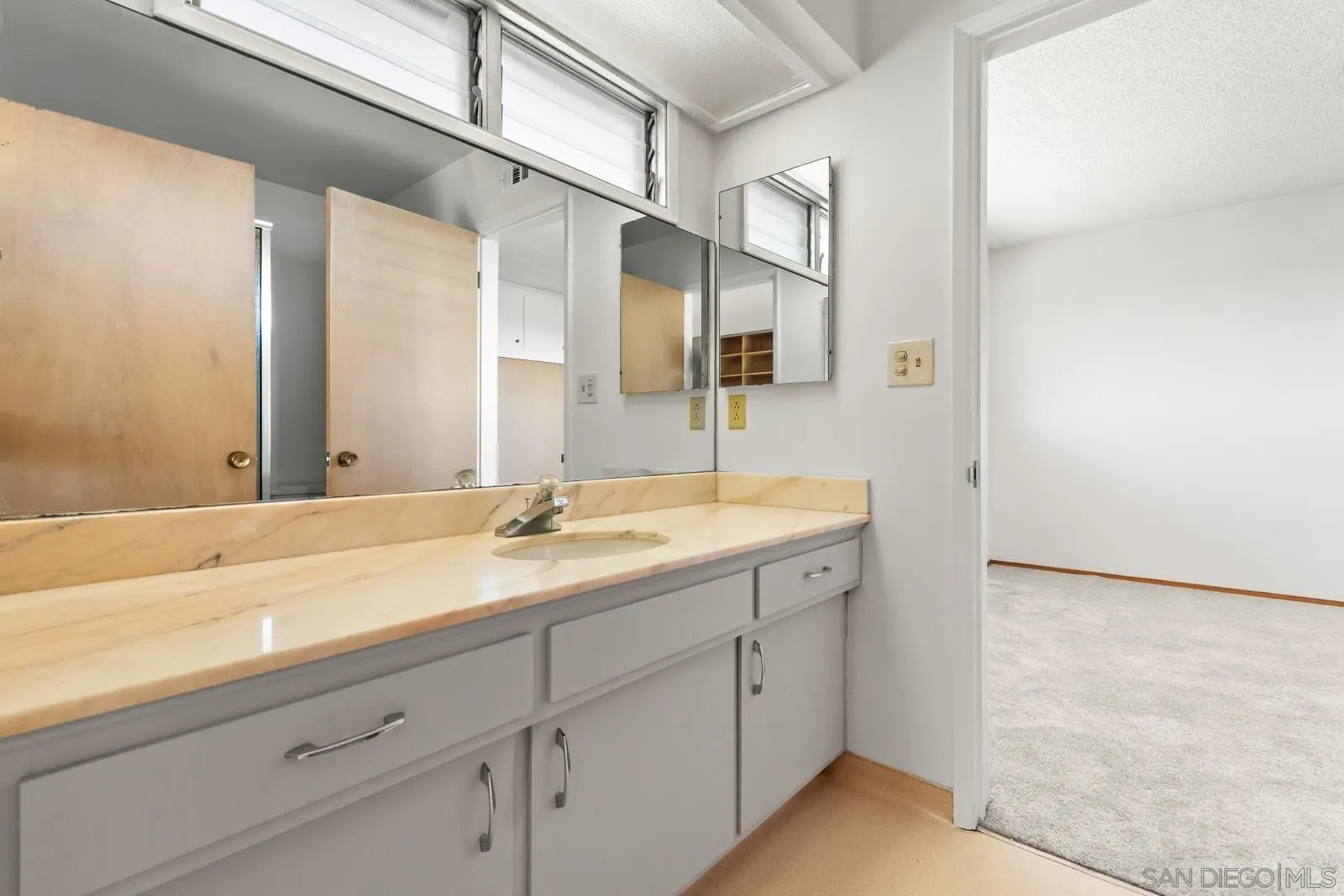 https://cdn.realtyfeed.com/cdn/127/260005239/5096a6cc9f7f89e00741ec0ea103f3d1.webp