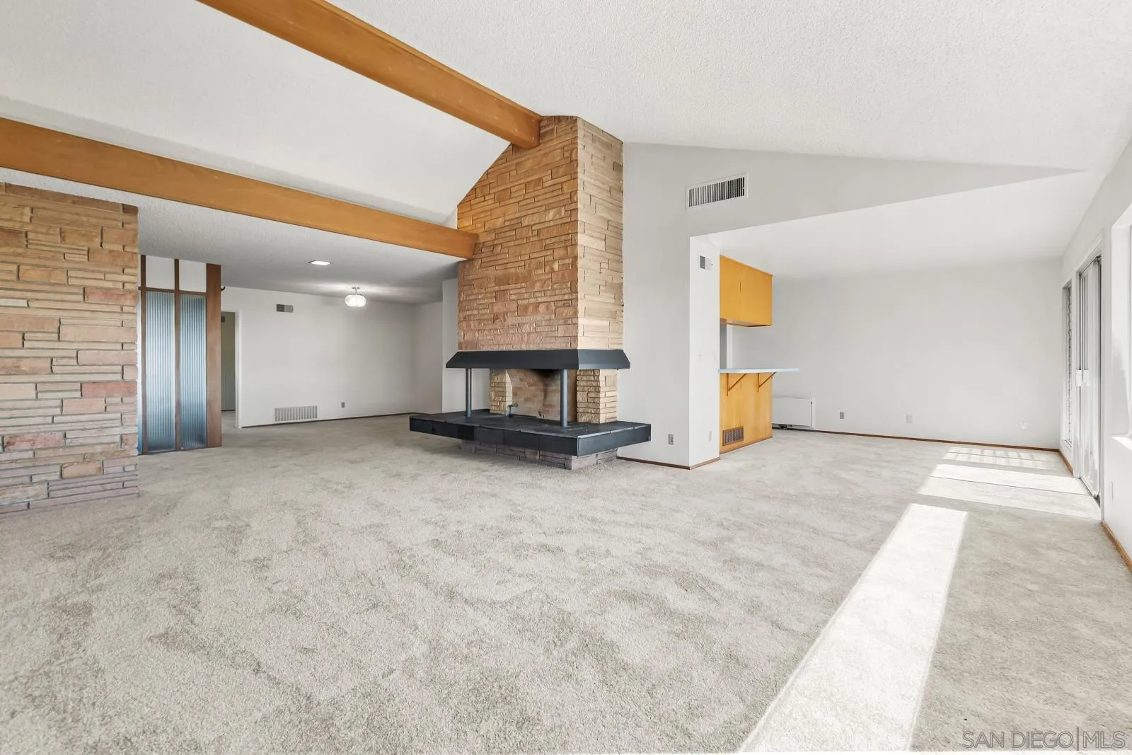 https://cdn.realtyfeed.com/cdn/127/260005239/6a764e2ef613ac1a0408ce213406336e.webp