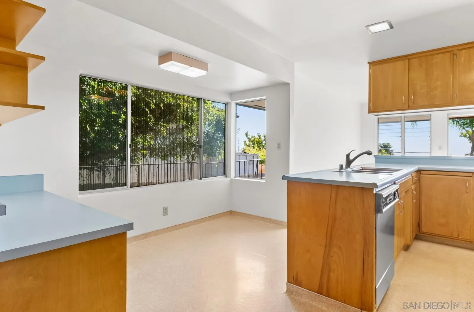 https://cdn.realtyfeed.com/cdn/127/260005239/6b726161266af343baf721d0f2d3c159.webp