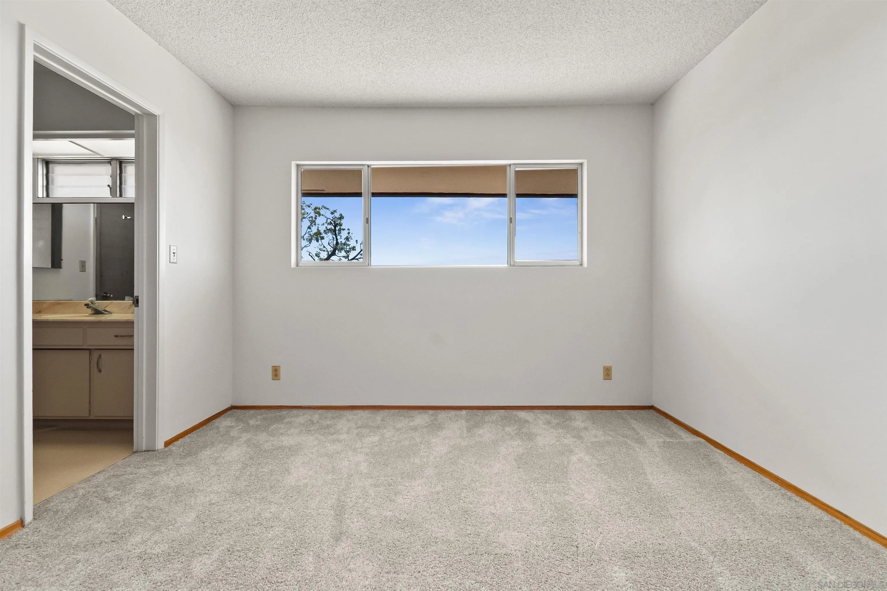 https://cdn.realtyfeed.com/cdn/127/260005239/6c8c6a2830e46349b47bc91305230280.webp