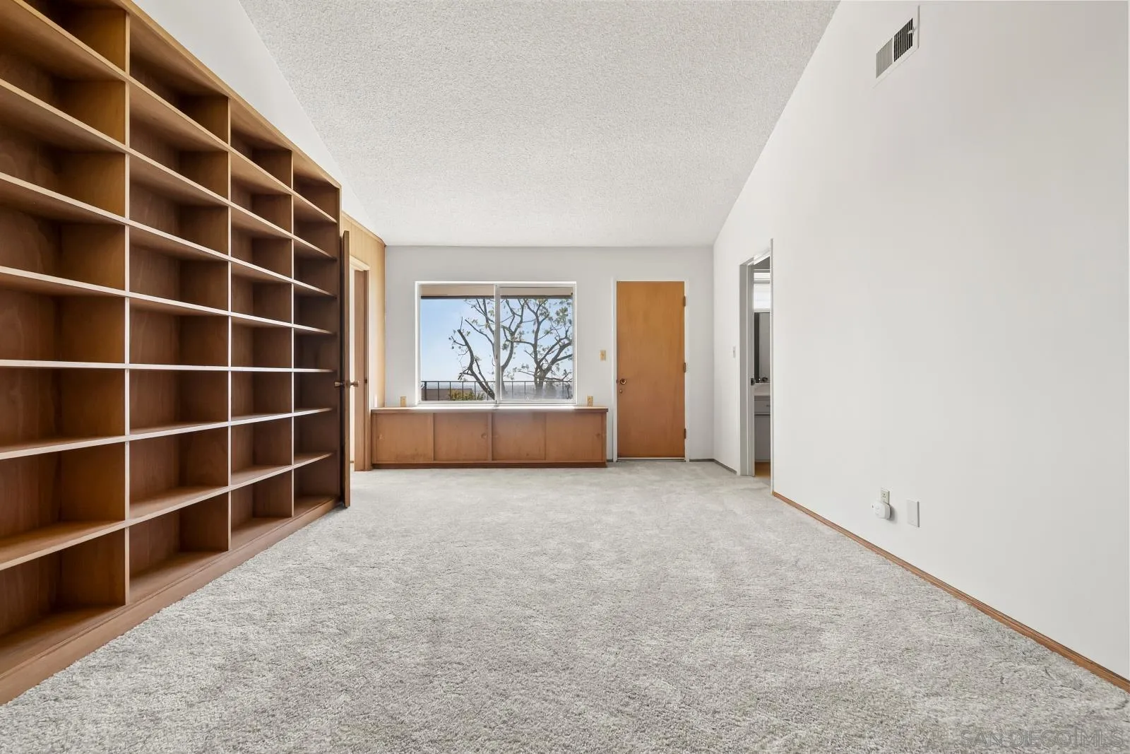 https://cdn.realtyfeed.com/cdn/127/260005239/c66267d1bc178bd8c94d136e165e1a68.webp