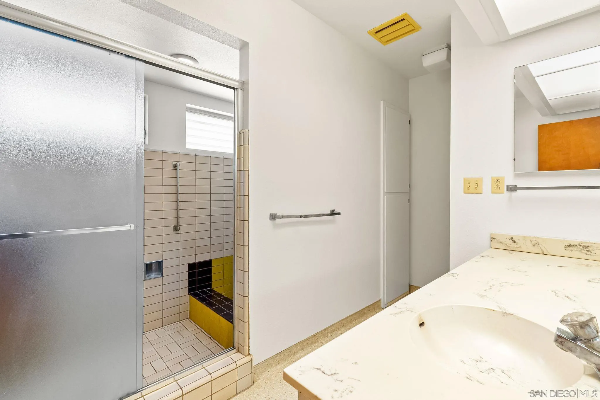 https://cdn.realtyfeed.com/cdn/127/260005239/debd1df0015fc08234221cc634065109.webp