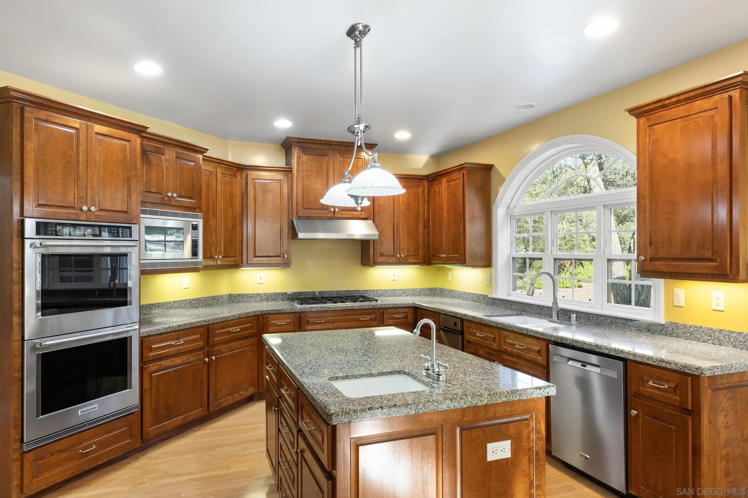 https://cdn.realtyfeed.com/cdn/127/260005241/358d60b92d3b10cdff8a8f1532b386c2.webp