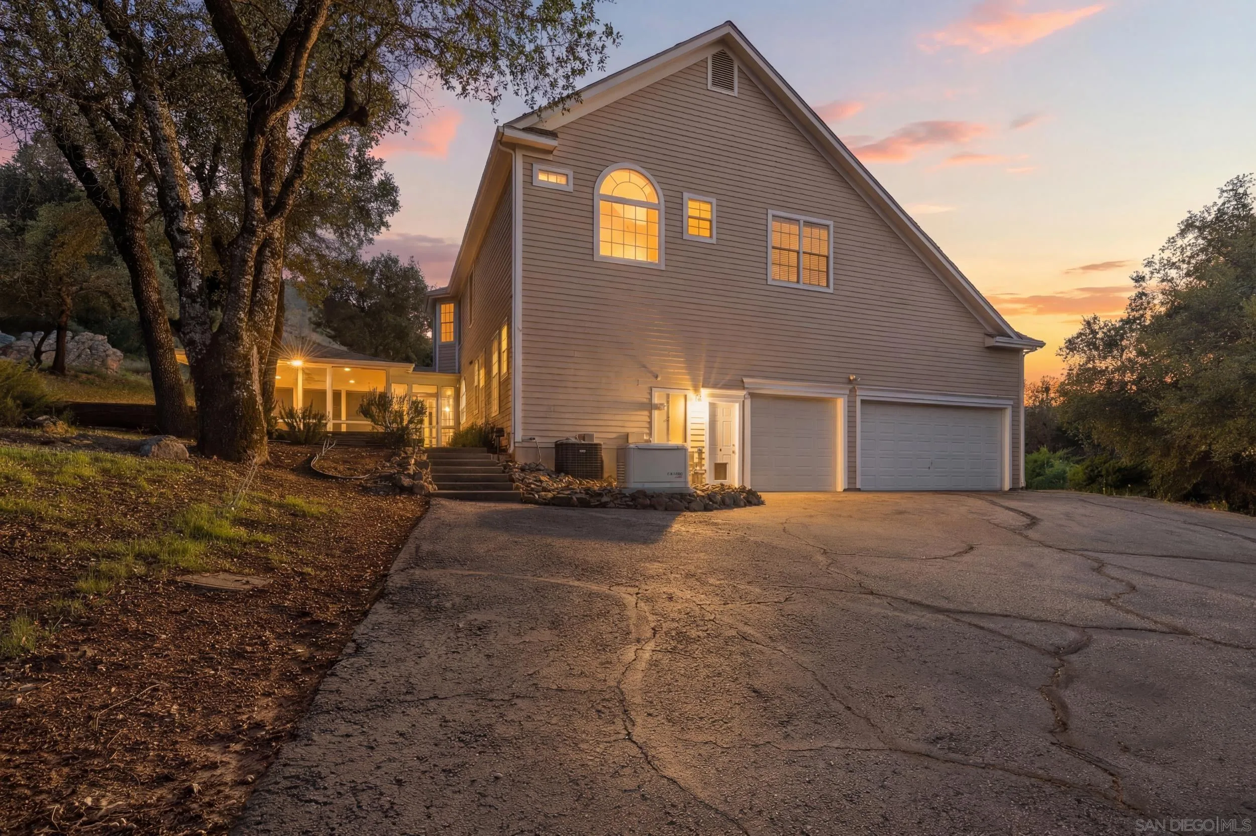 https://cdn.realtyfeed.com/cdn/127/260005241/8510faef4fff878c8eb04792c1a8a338.webp