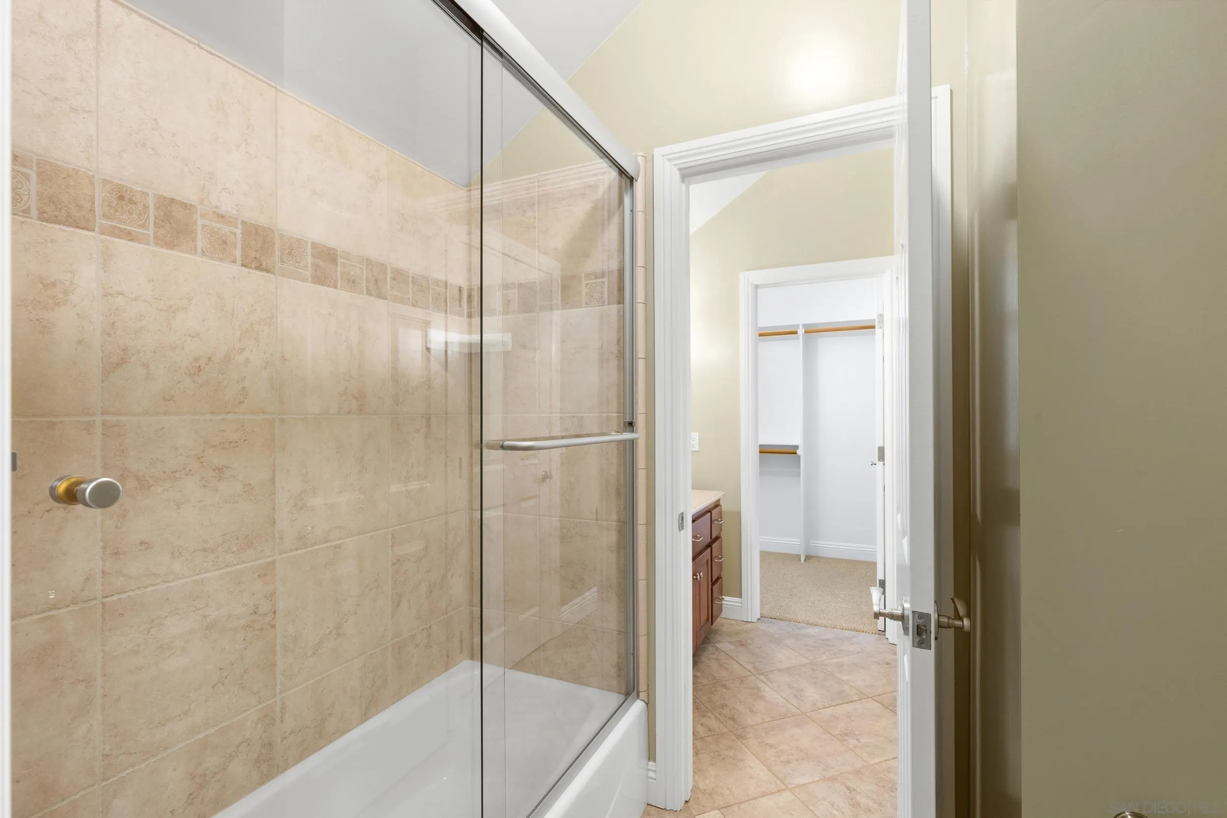 https://cdn.realtyfeed.com/cdn/127/260005241/8ab0323d330d77a0e204b02ff634ed4d.webp