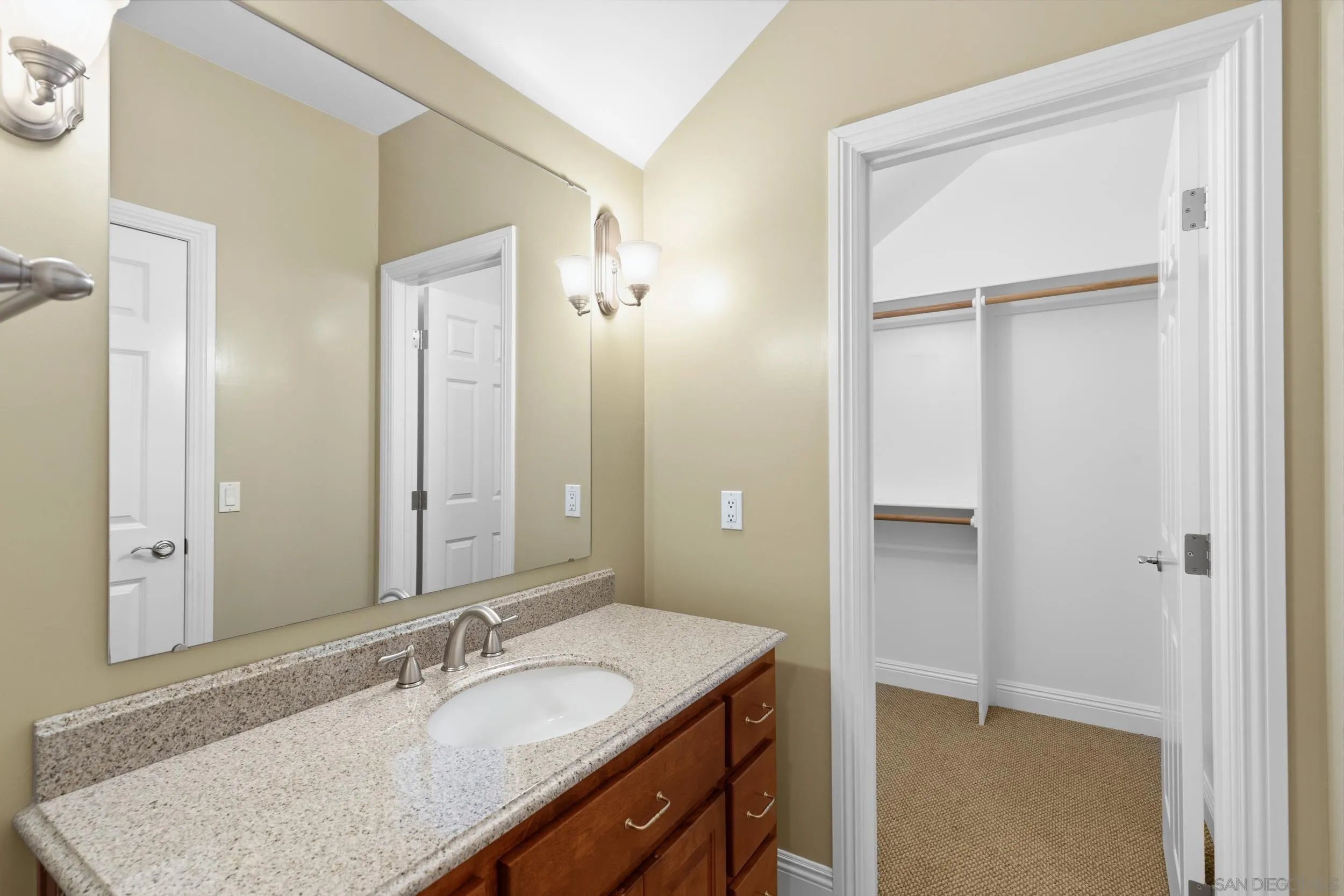 https://cdn.realtyfeed.com/cdn/127/260005241/d4f262e8103ad492df724e35eaaa0d1a.webp